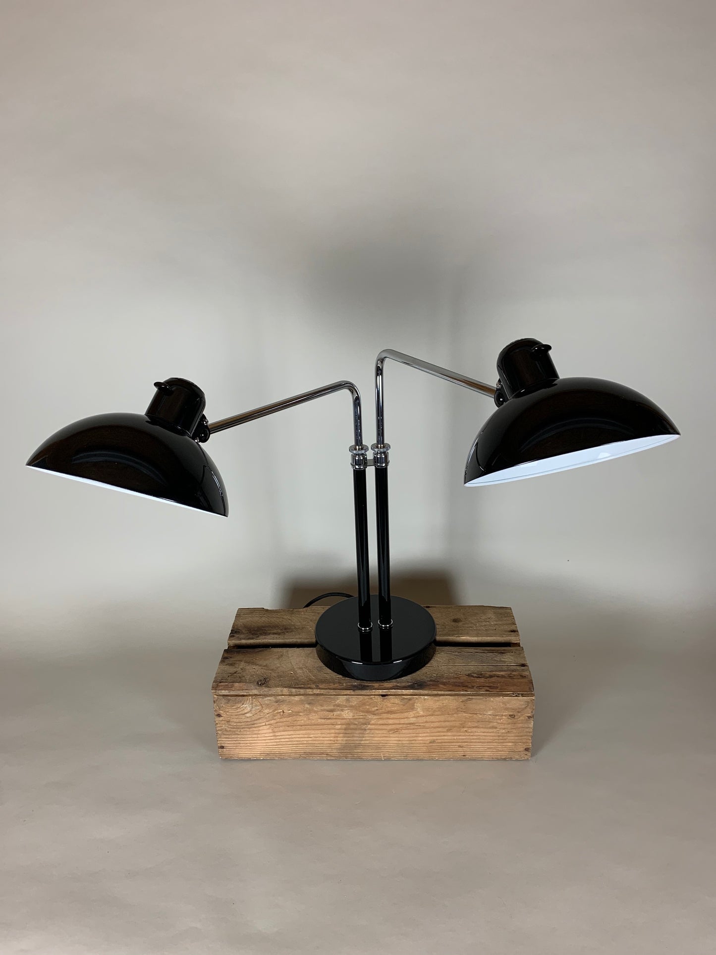 Kaiser Idell 6580 - Dubbel bordslampa