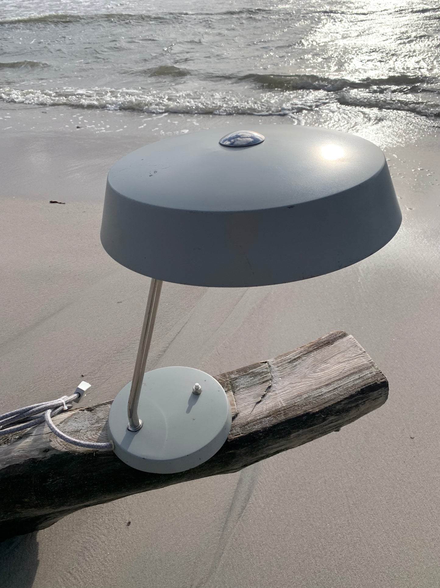 Vacker grå vintage lampa