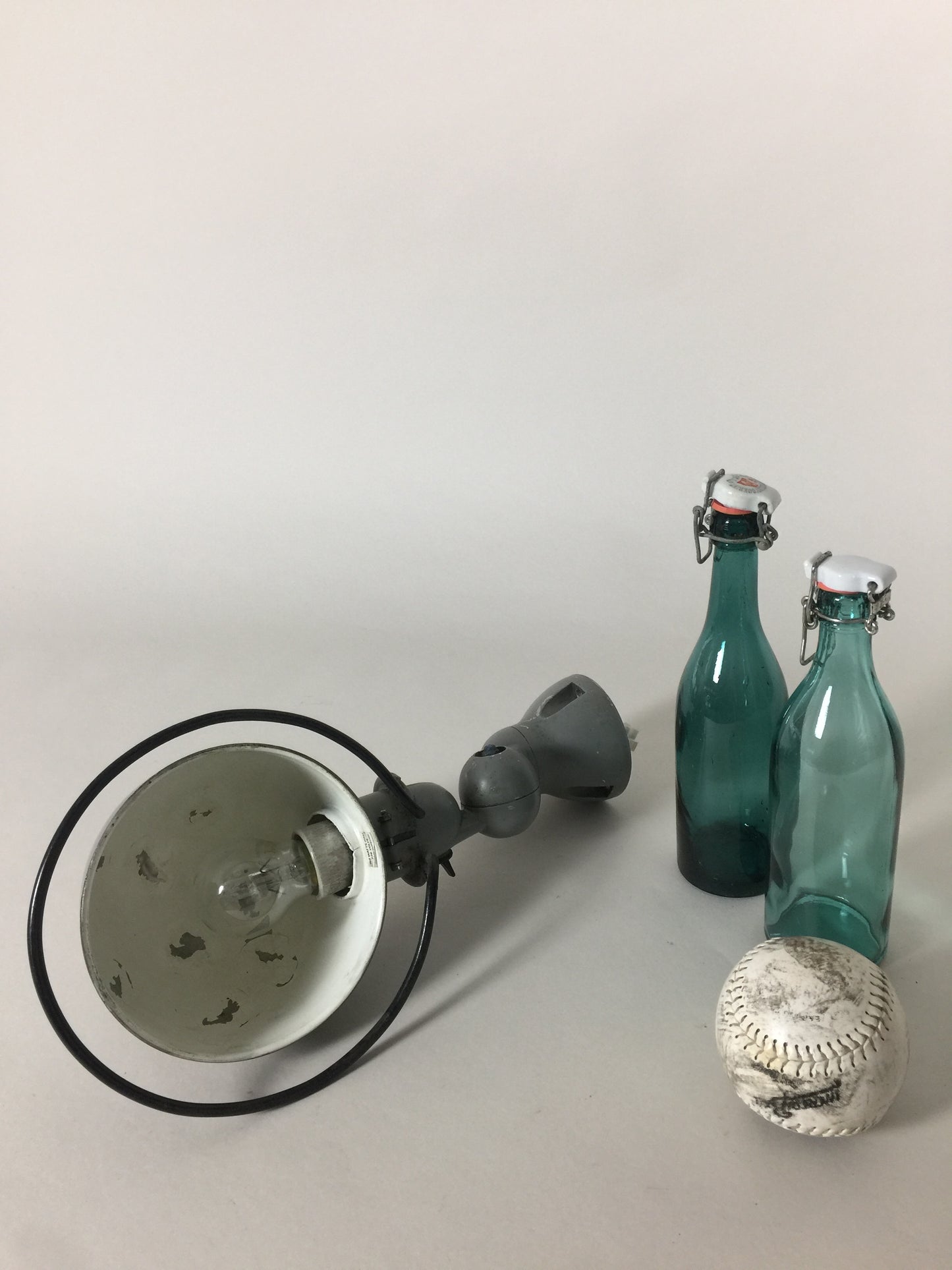 Jieldé lampa i grått med strömbrytare