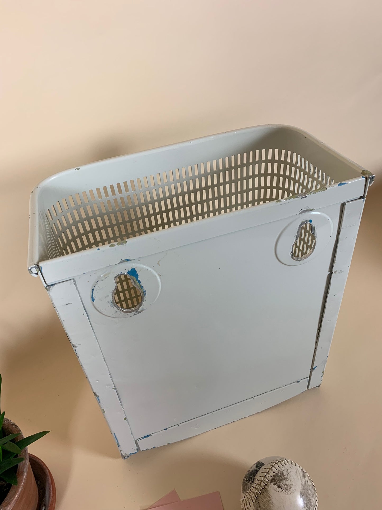 DSB soptunna i vitt med logotyp