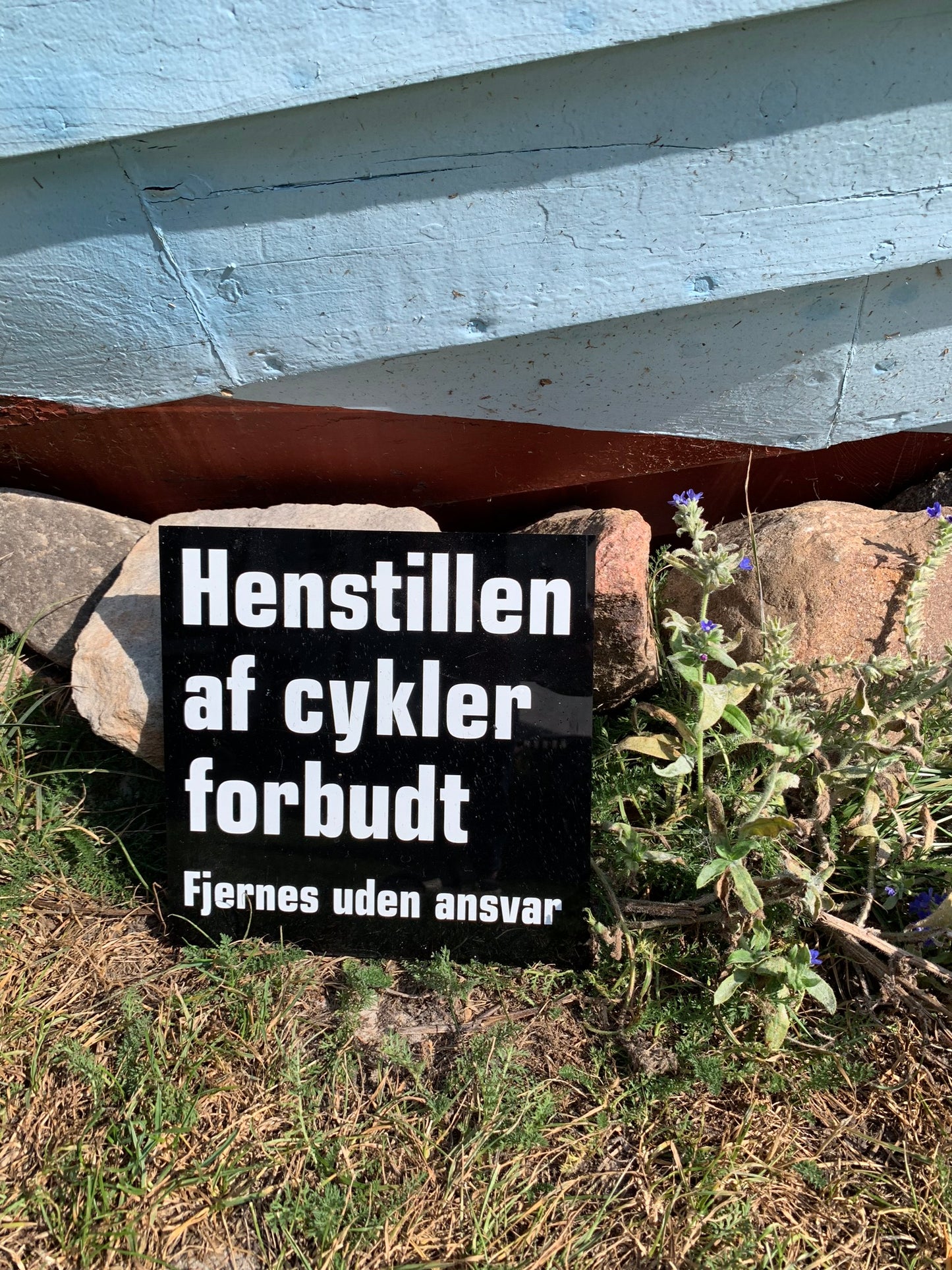 Skylt av akryl