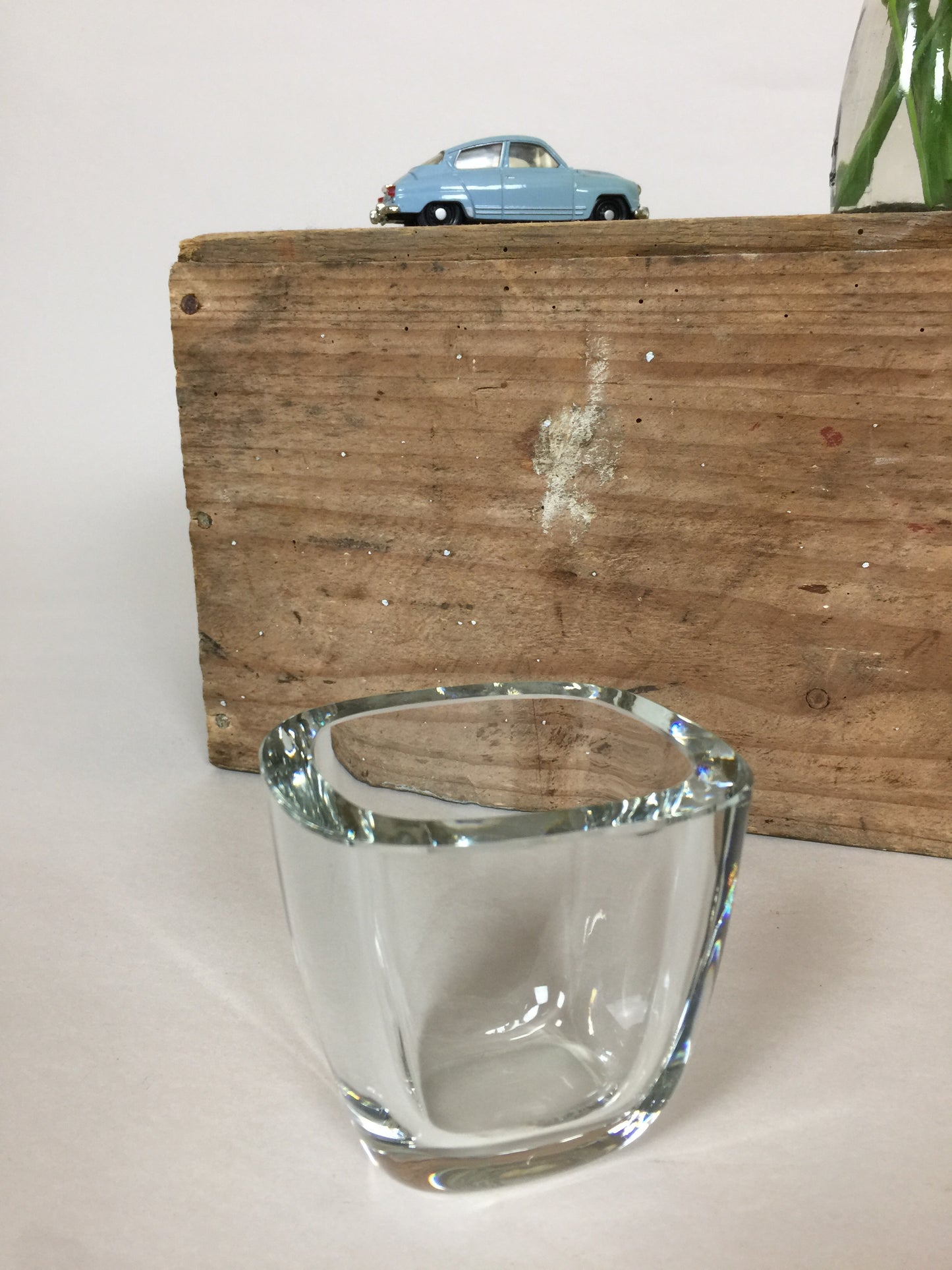 Vacker gammal glasvas - troligen från Strömbergshyttan i Sverige