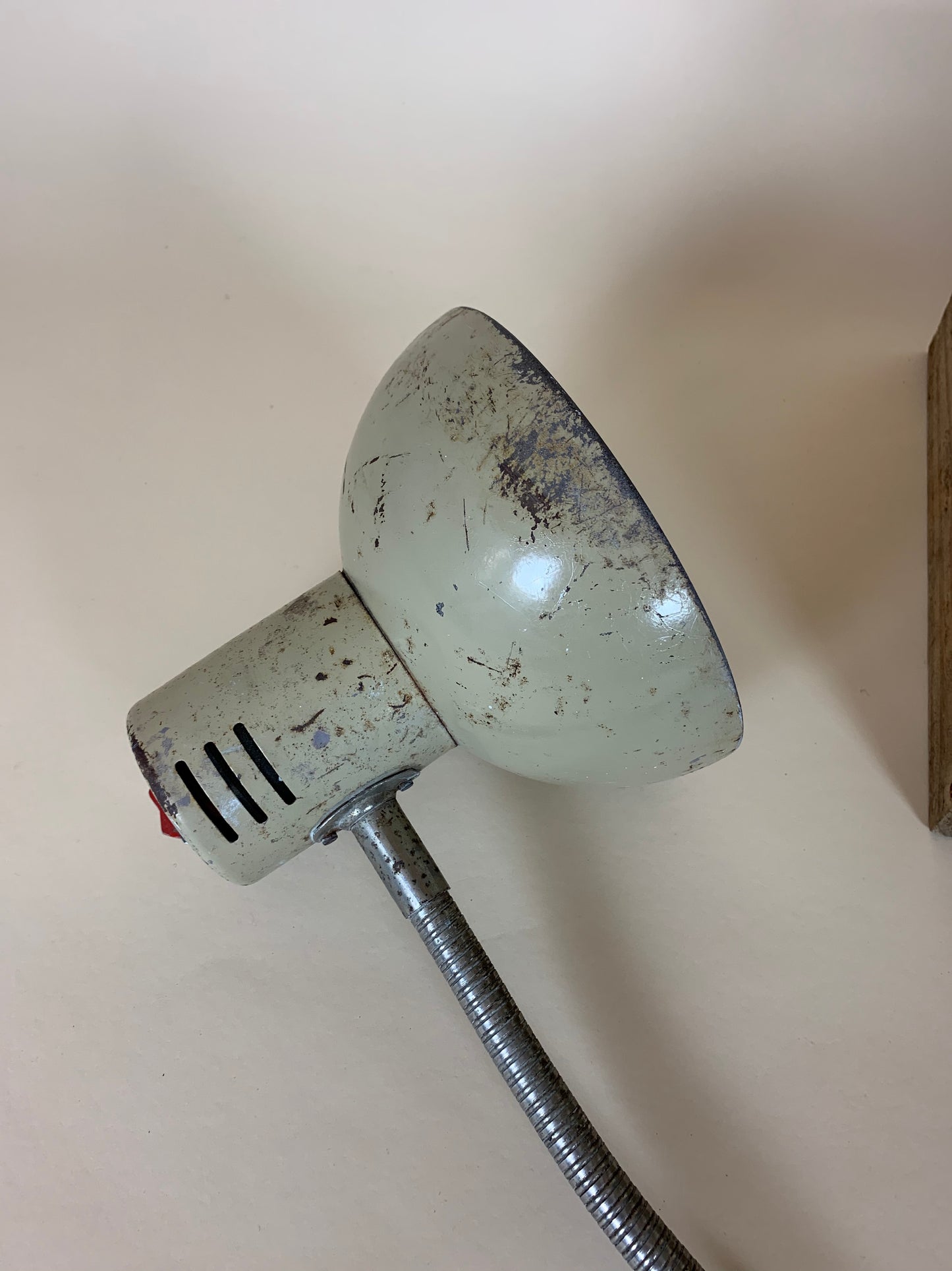 Vacker polsk arkitektlampa - Vit