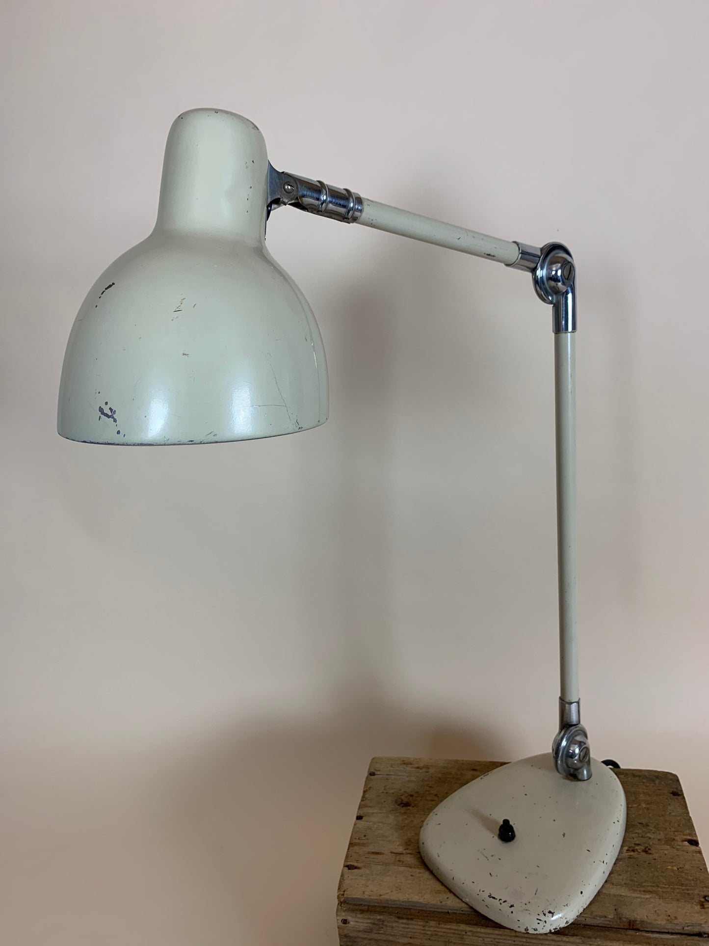 Vacker vintage arkitektlampa