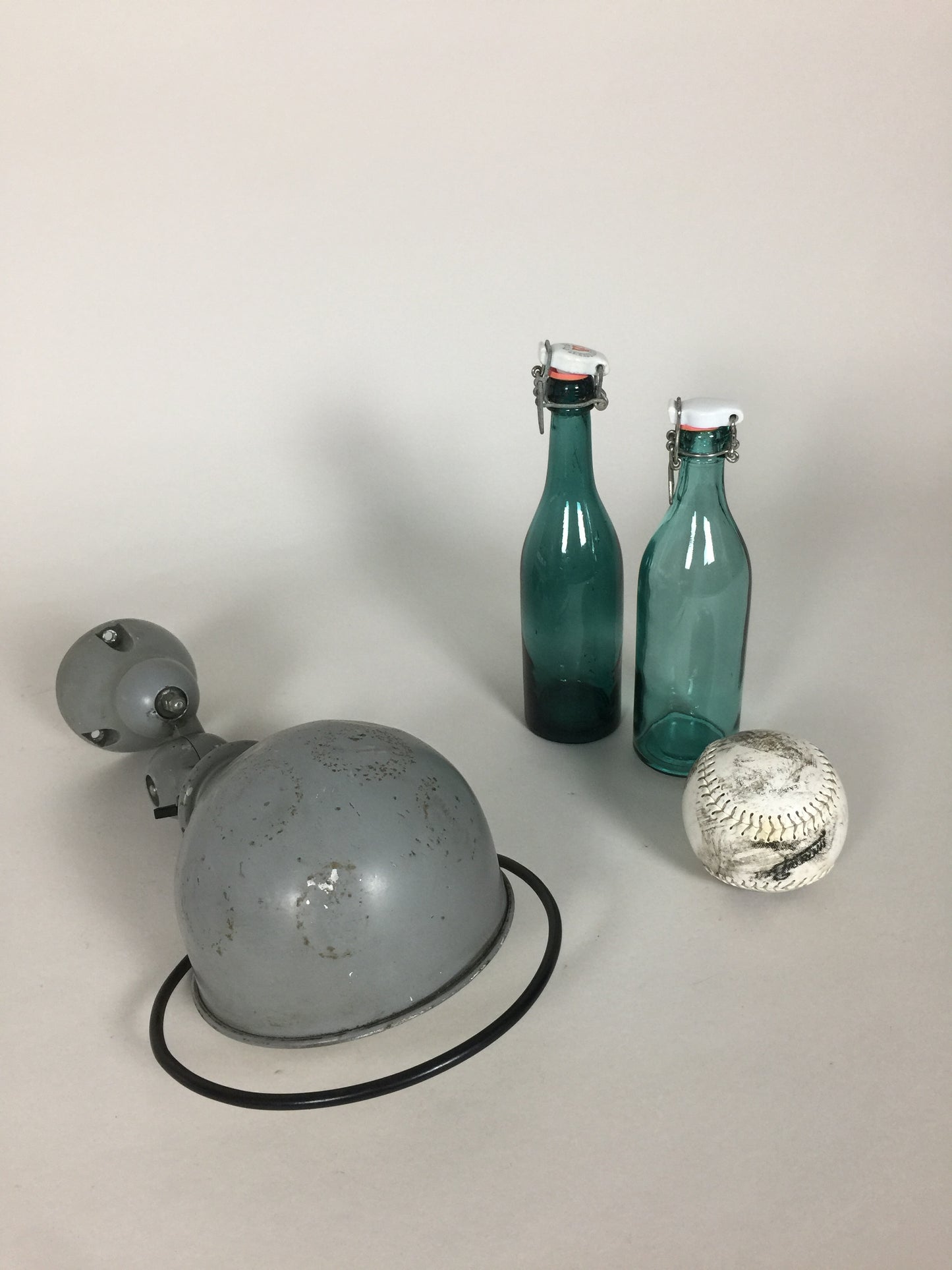 Jieldé lampa i grått med strömbrytare