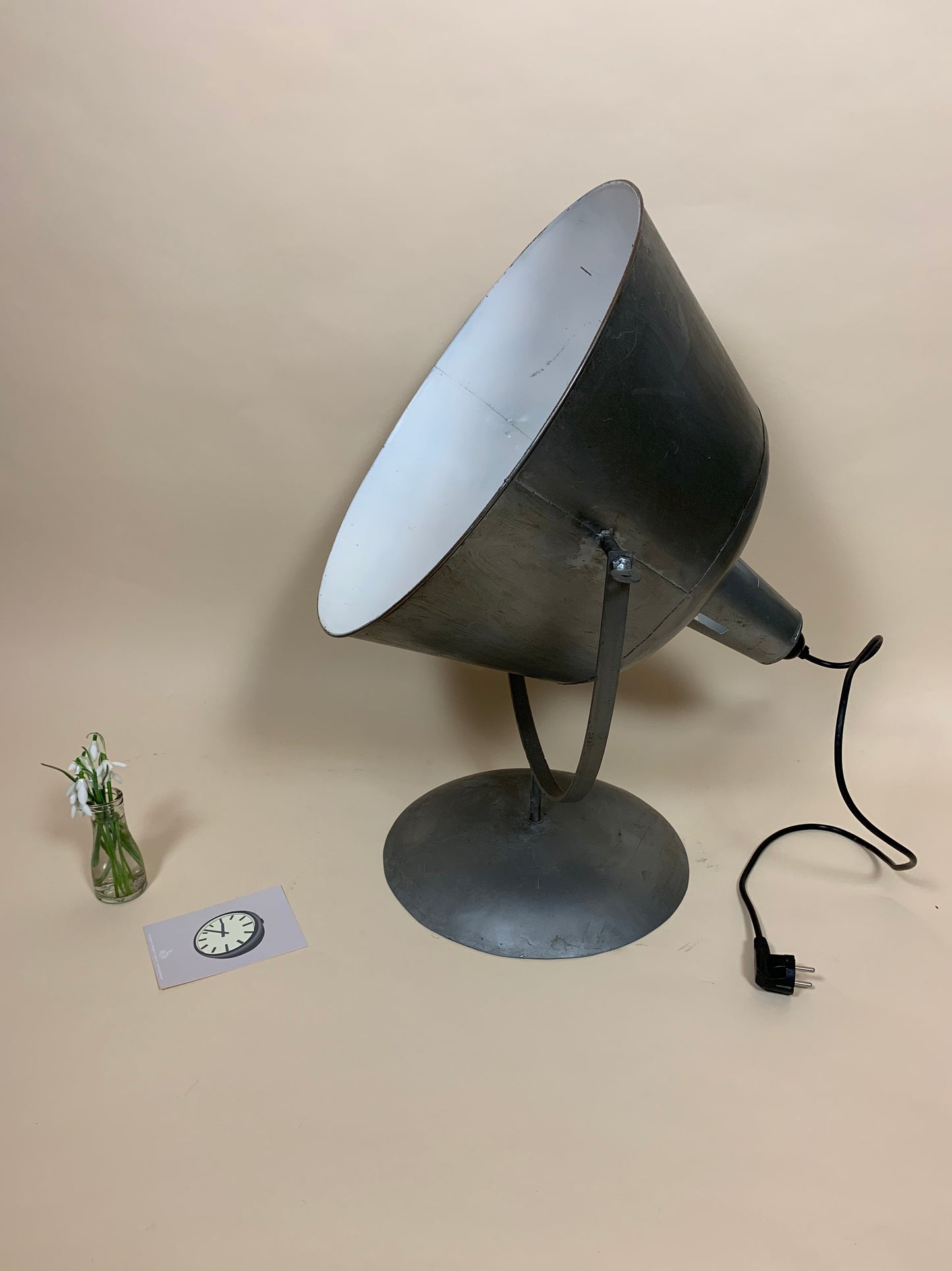 Stor industriell golvlampa