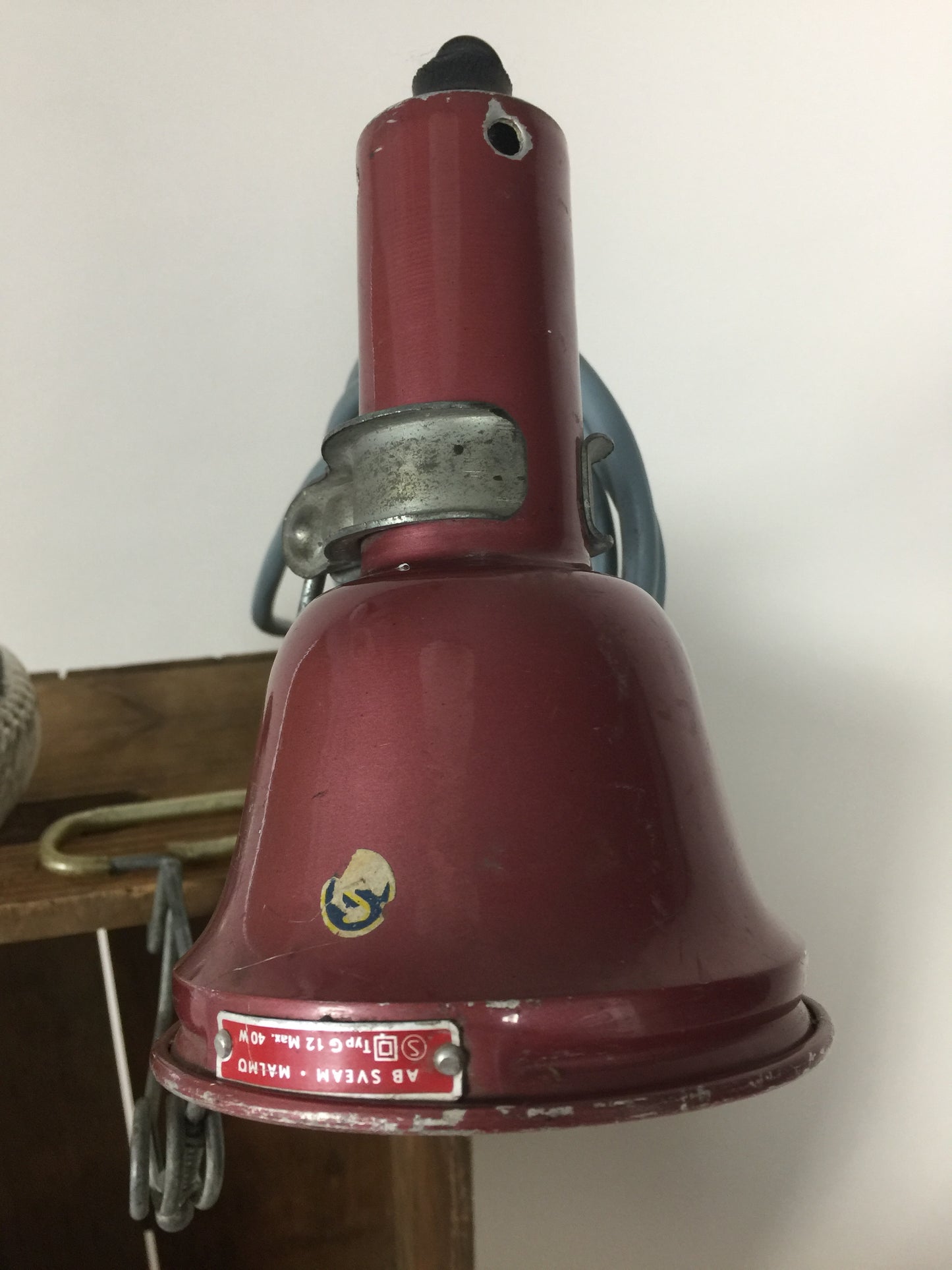 Industriell och rå klämlampa från Sverige