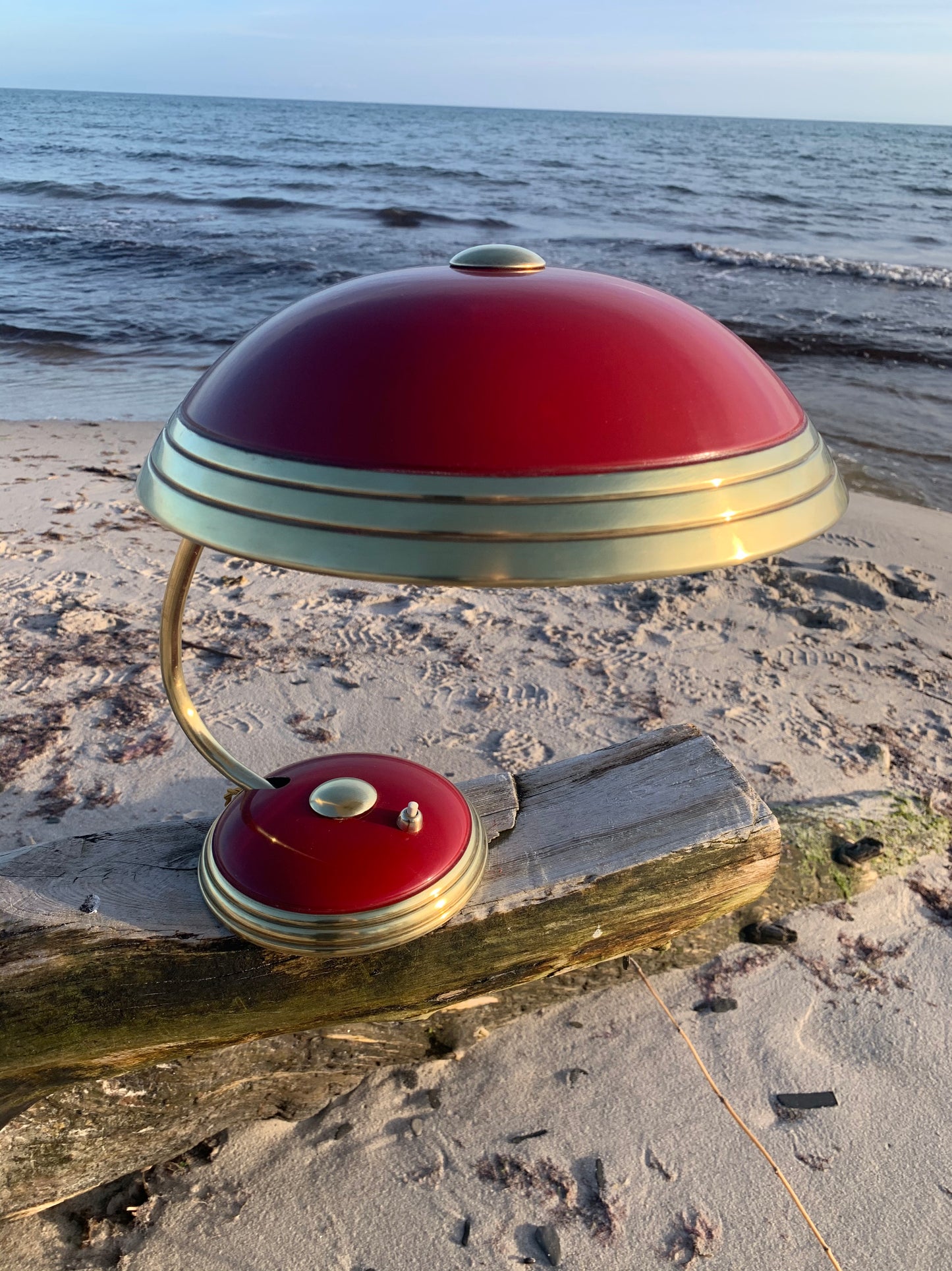 Helo bordslampa - Röd/mässing