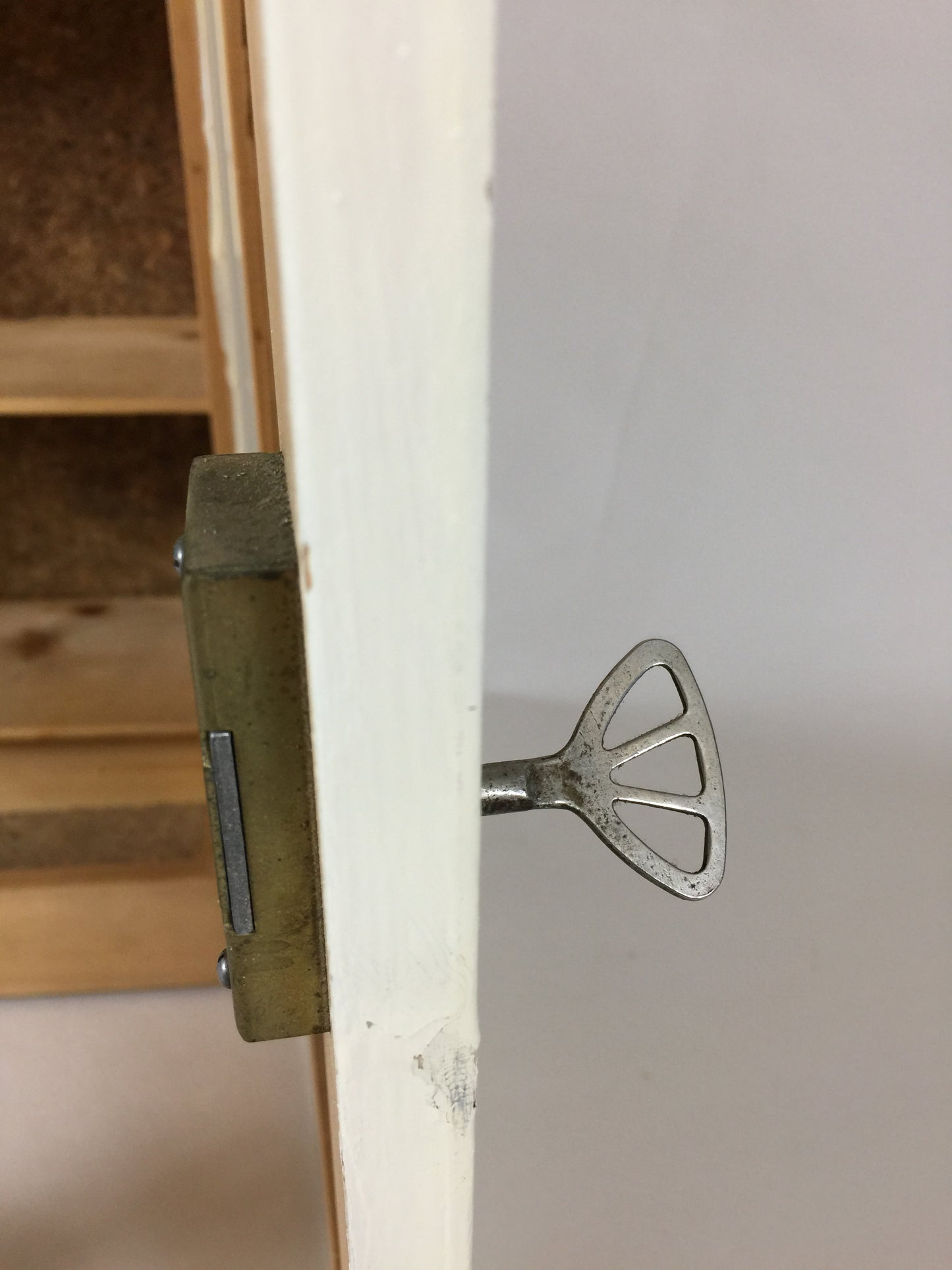 Snyggt medicinskåp med vackra detaljer