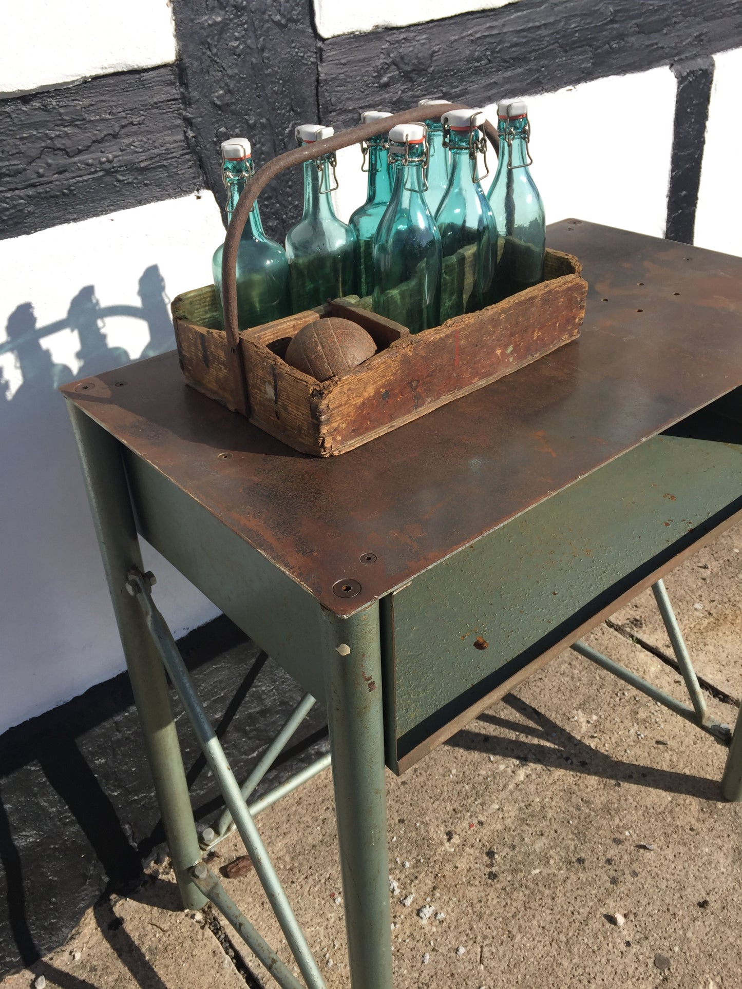 Snyggt industribord med mycket vacker patina