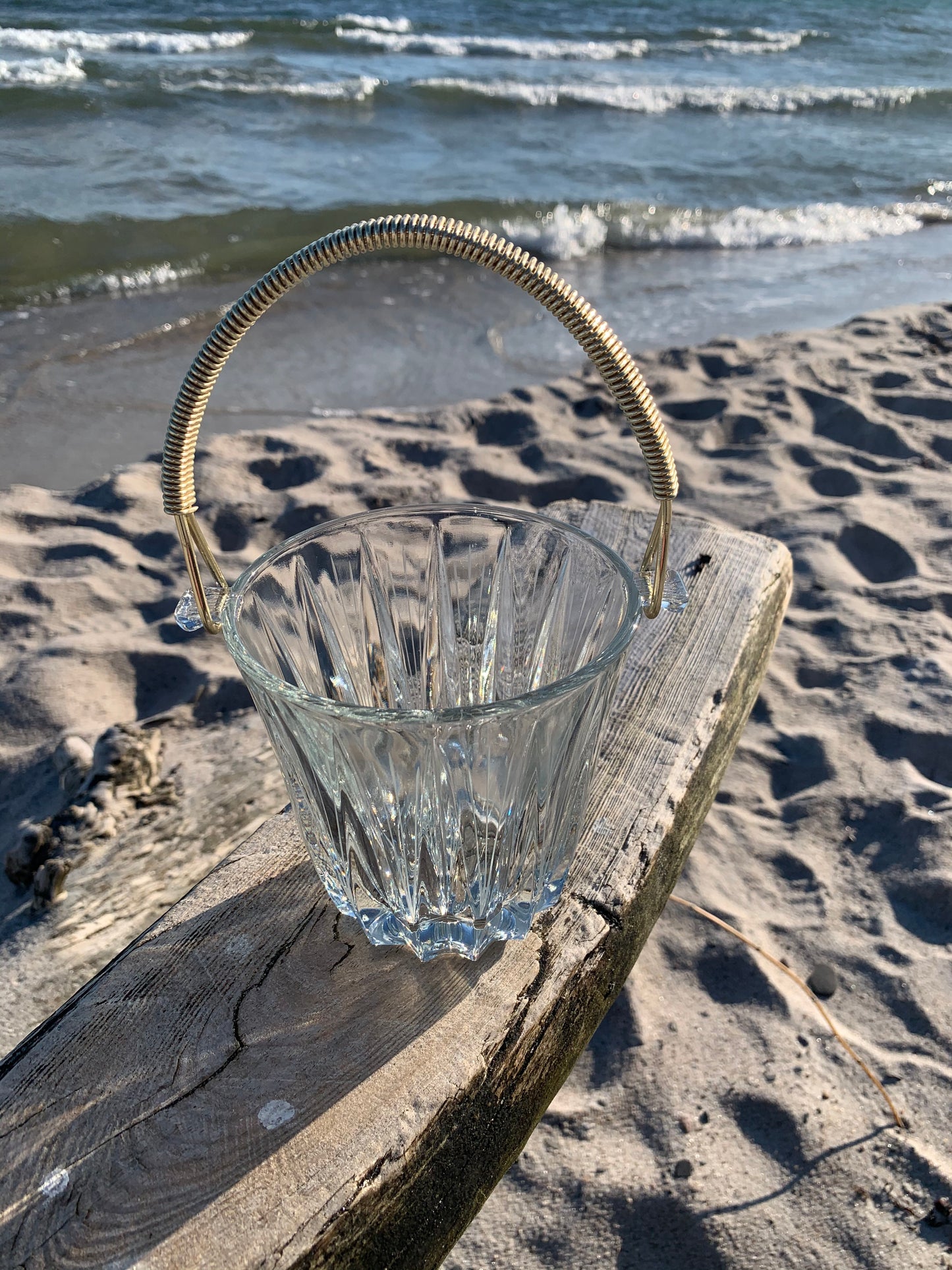 Ishink med mässingshandtag