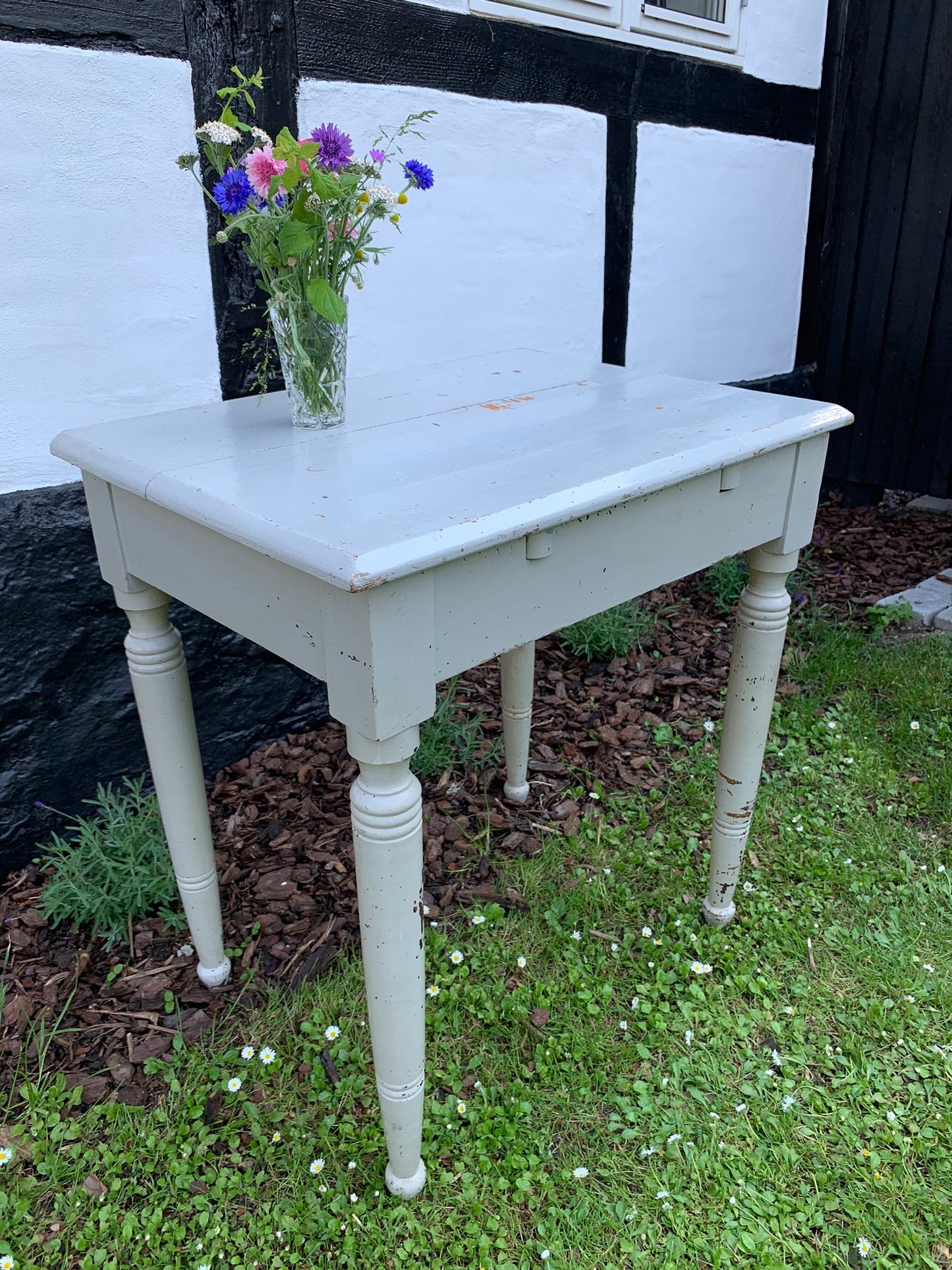 Gammalt bord med patina