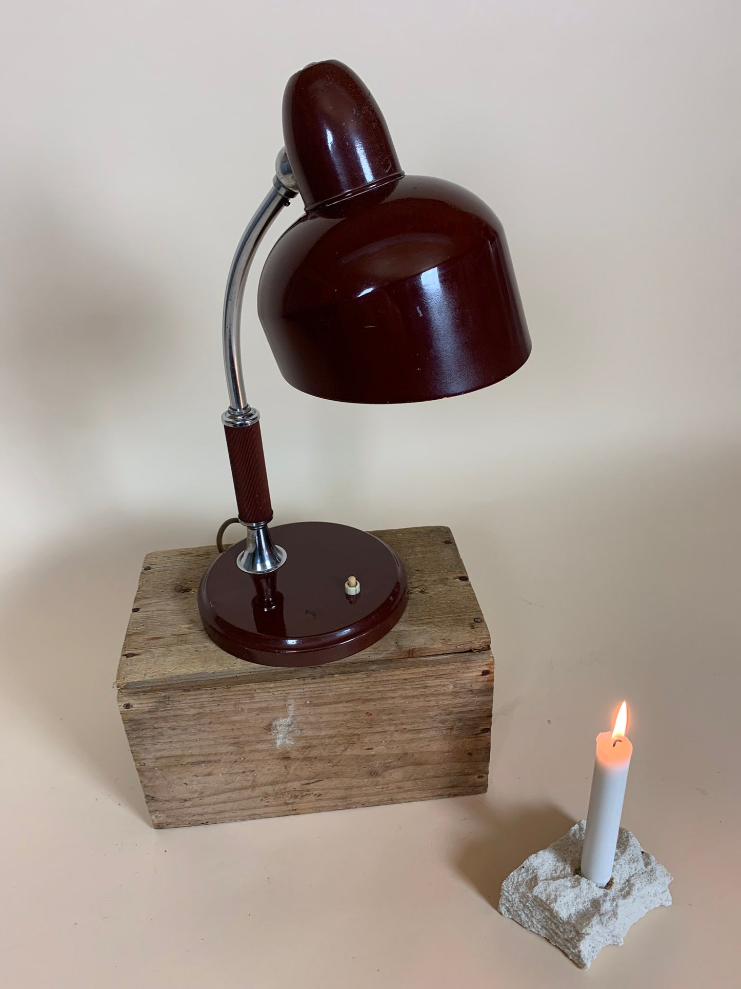 Escolux bordslampa i brunt