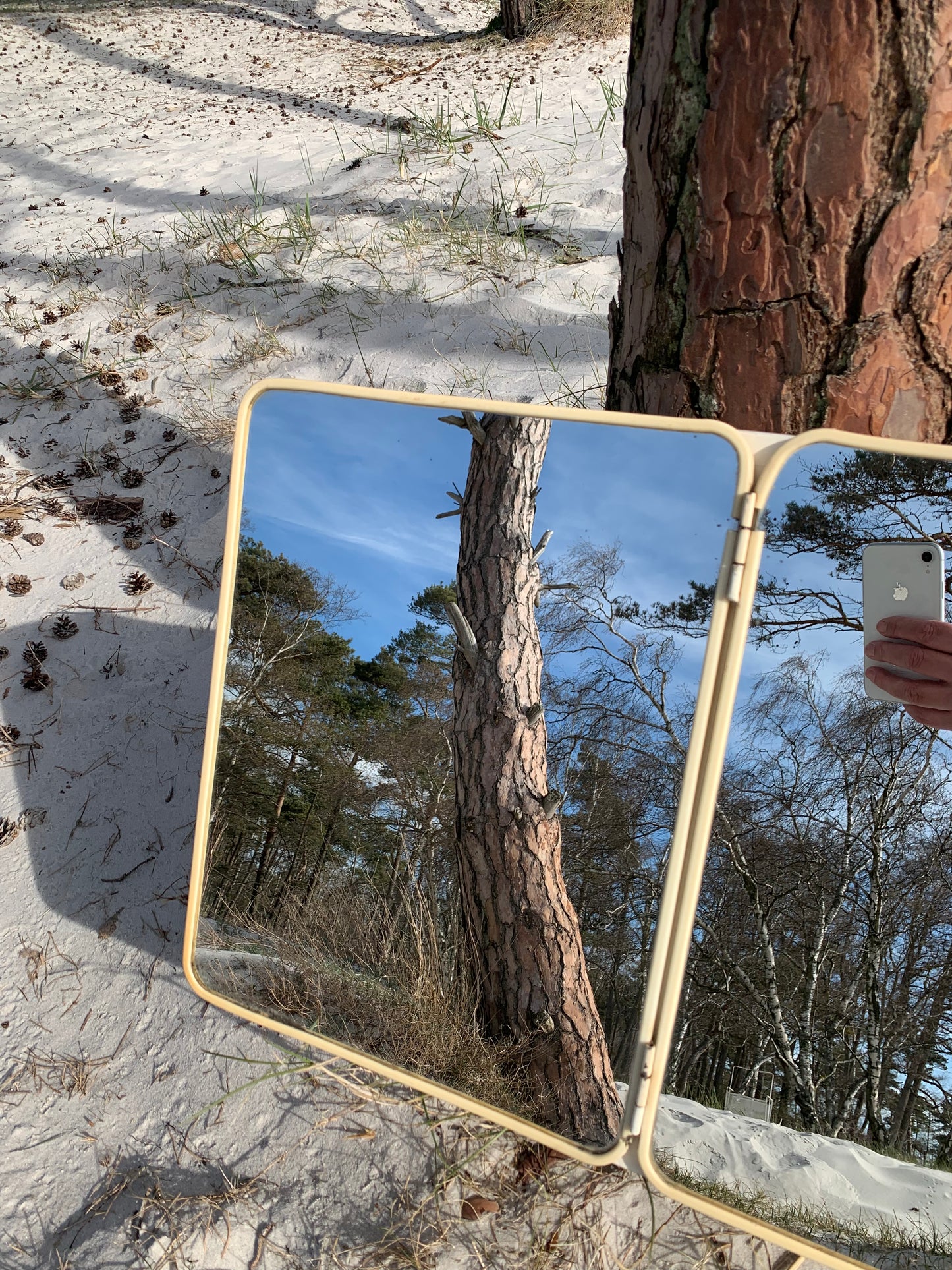 Dubbelt medicinskåp med spegel