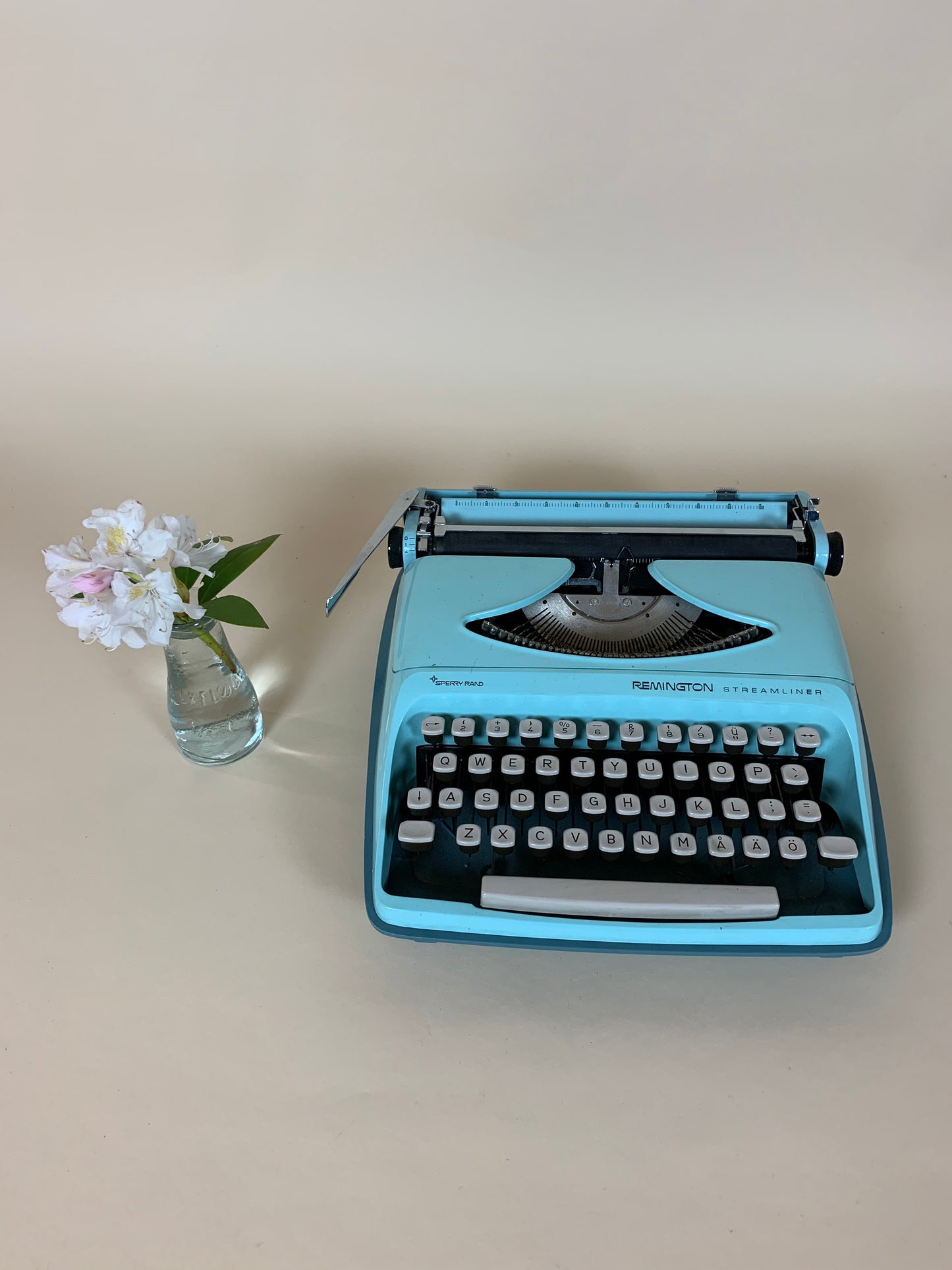 Skrivmaskin i ljusblått från Remington