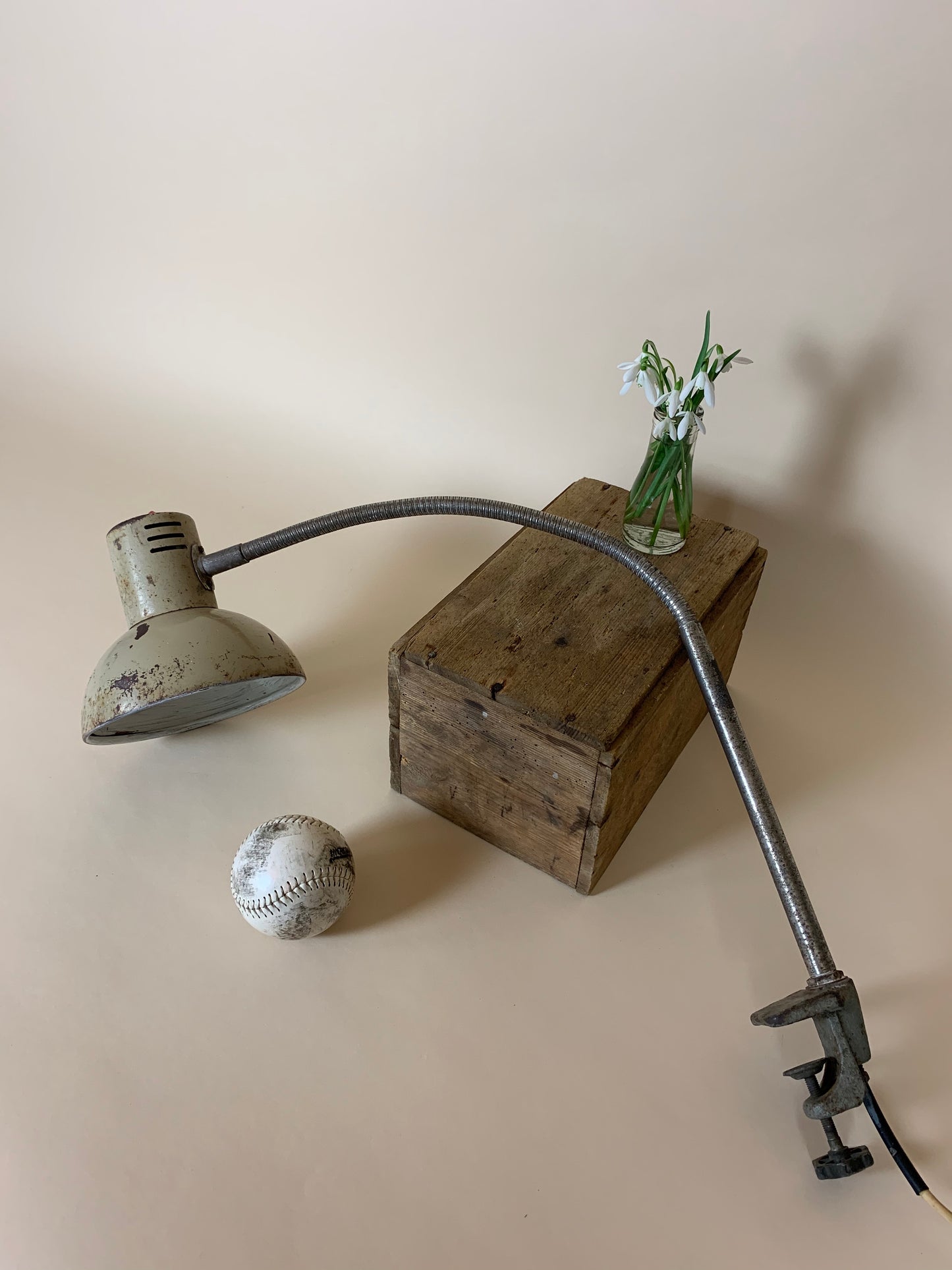 Vacker polsk arkitektlampa - Vit