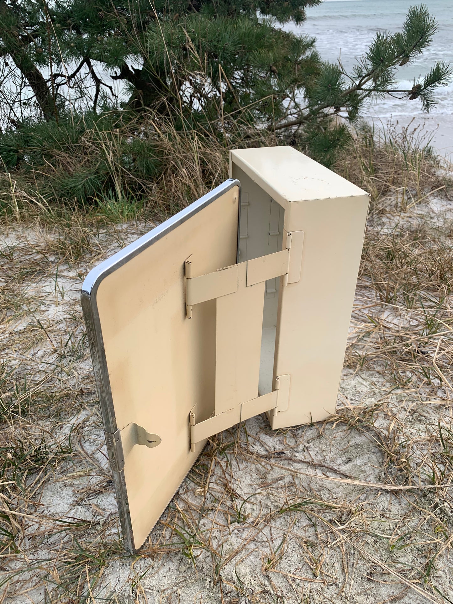 Medicinskåp med spegel