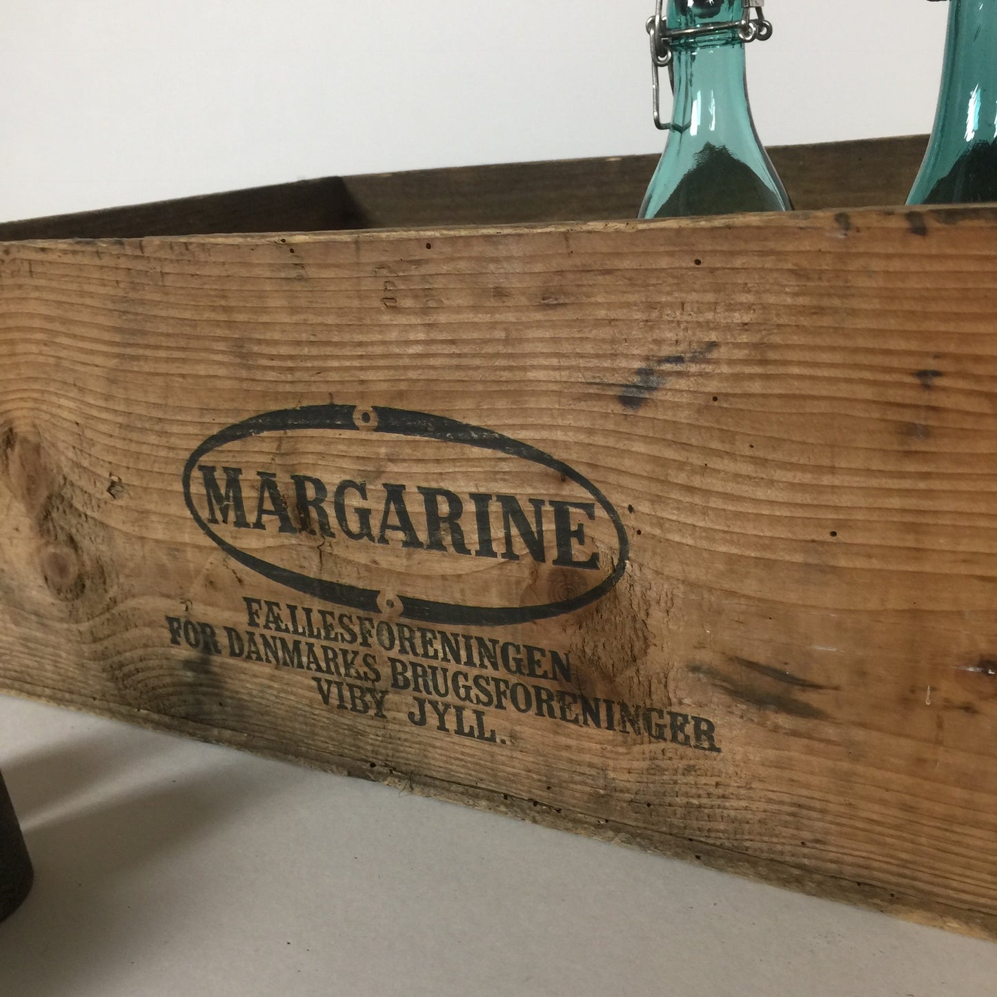 Vacker gammal margarin trälåda