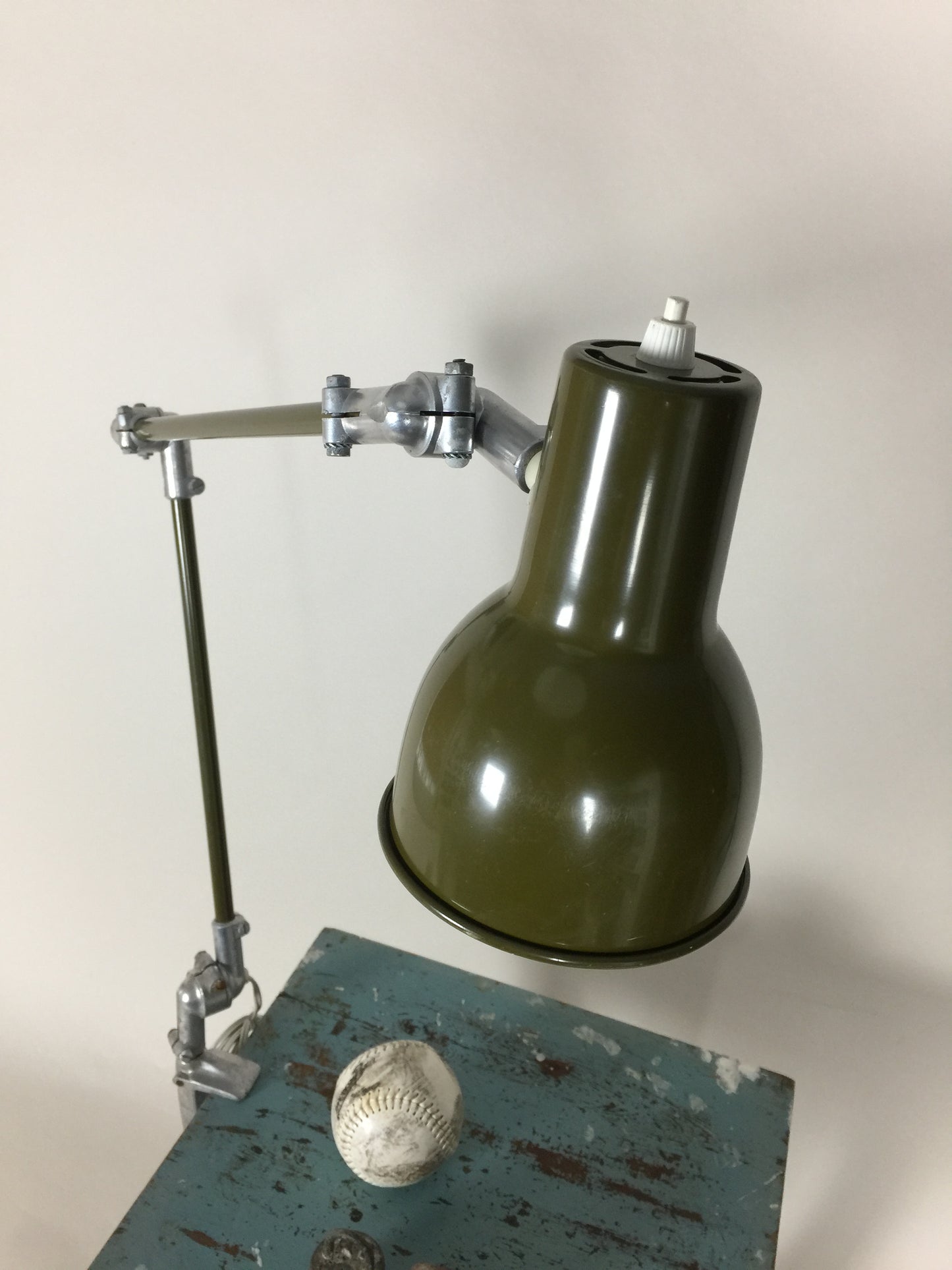 Industriell Rijo arkitektlampa i armégrönt