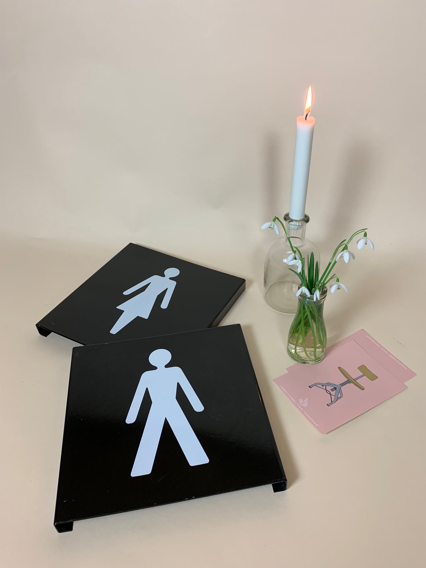 Set med separata piktogram för damer respektive herrar