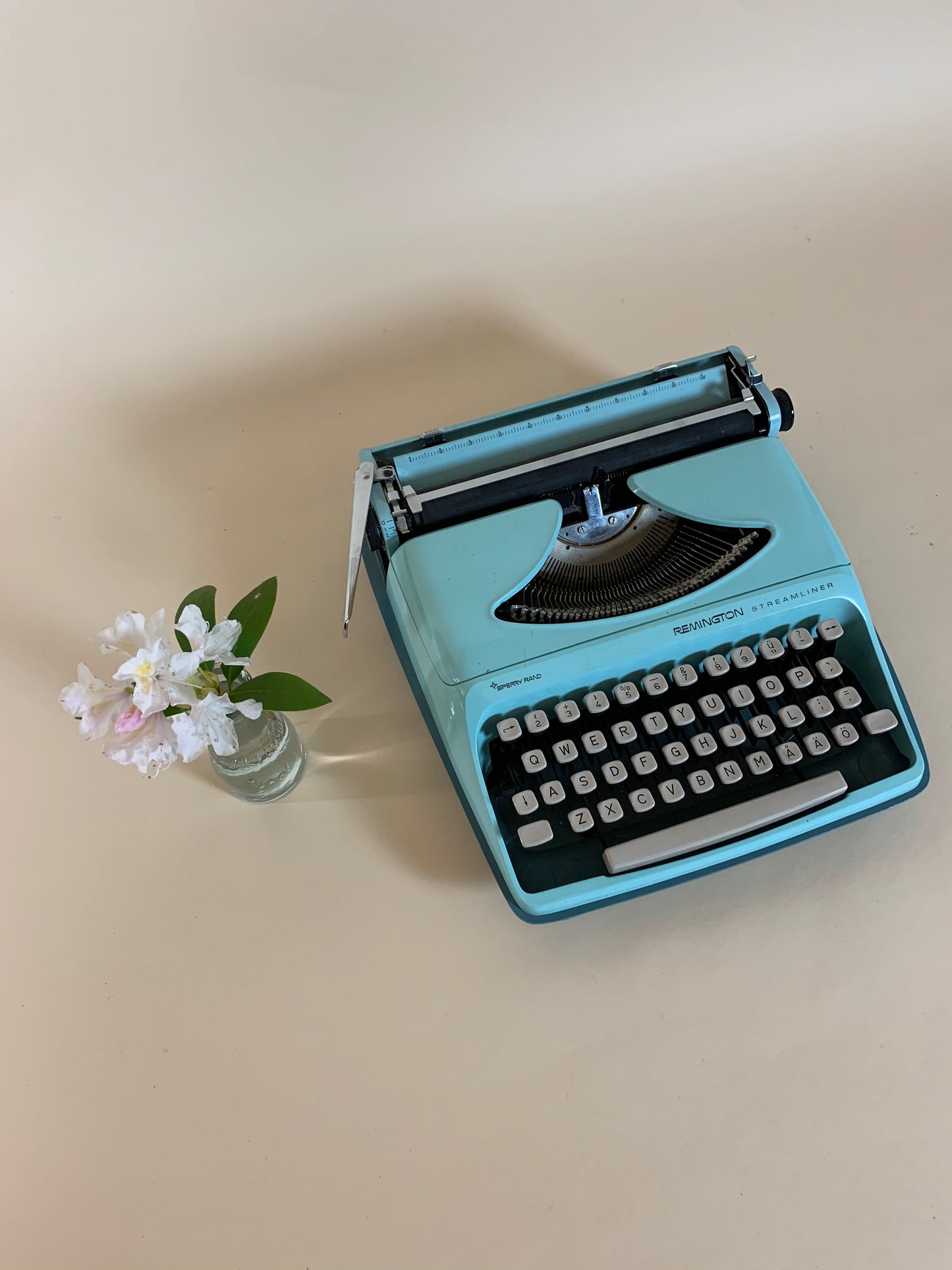 Skrivmaskin i ljusblått från Remington