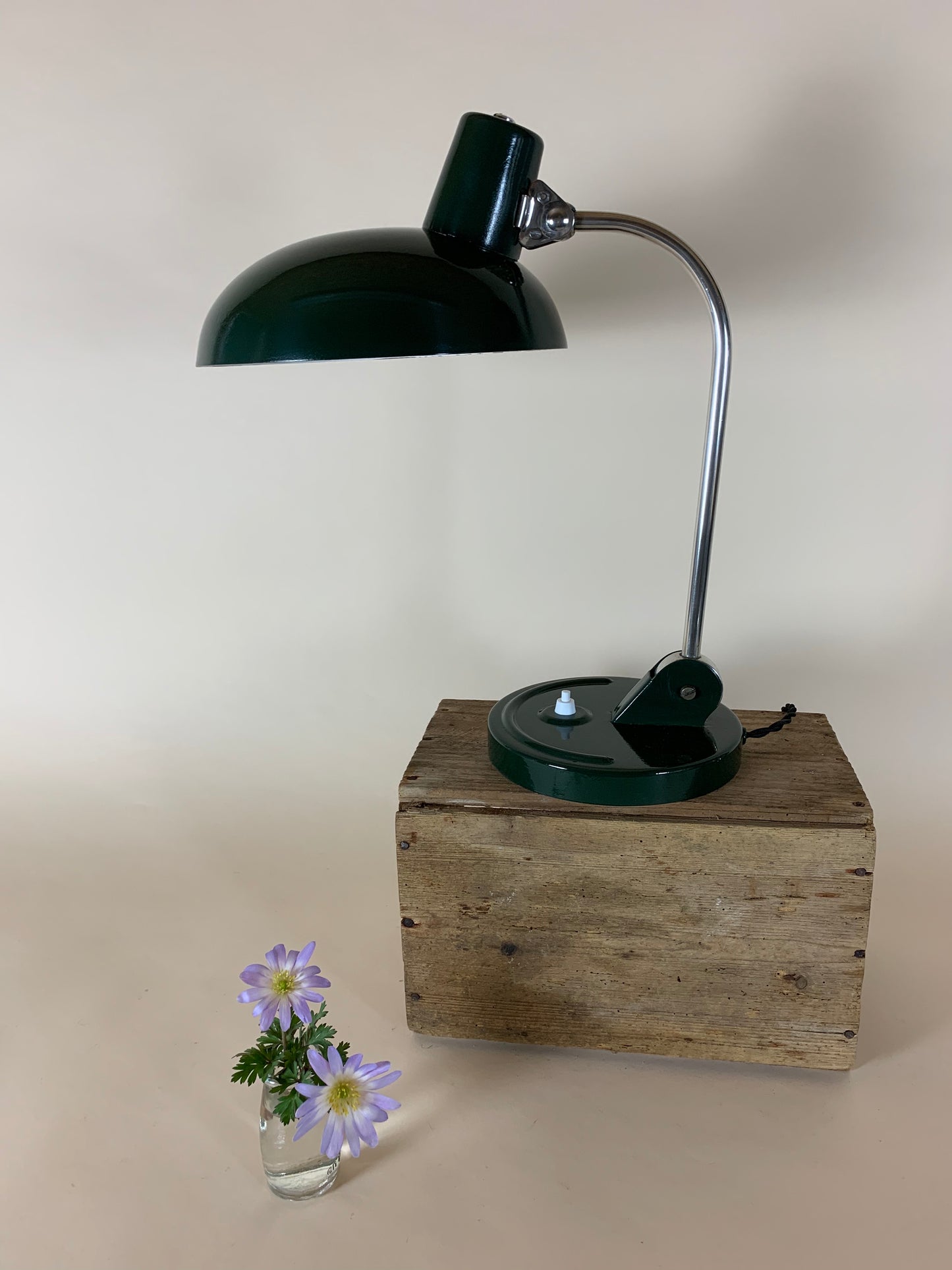 Bordslampa designad av Christian Dell för Koranda