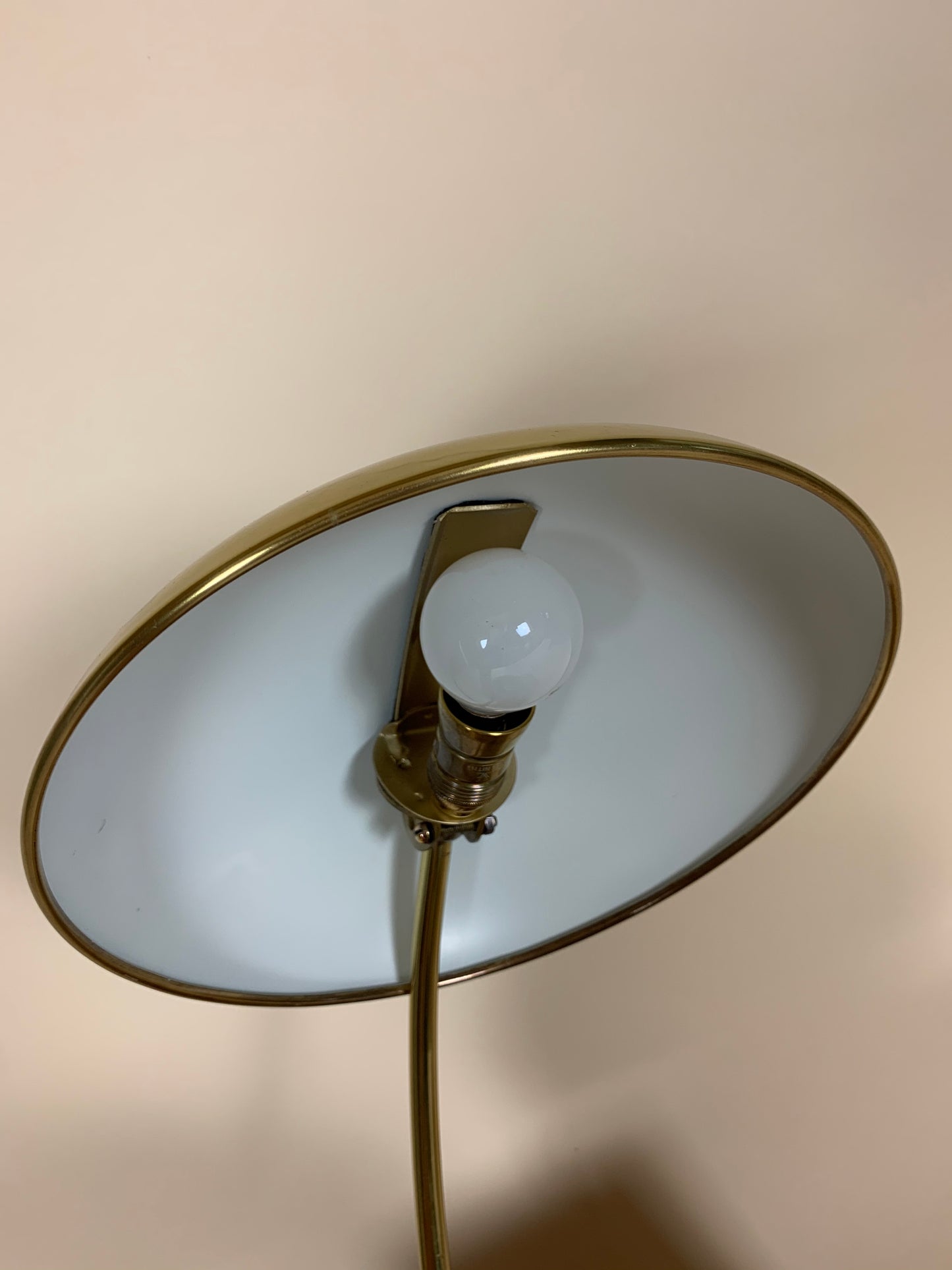 Helo bordslampa - Grön och mässing