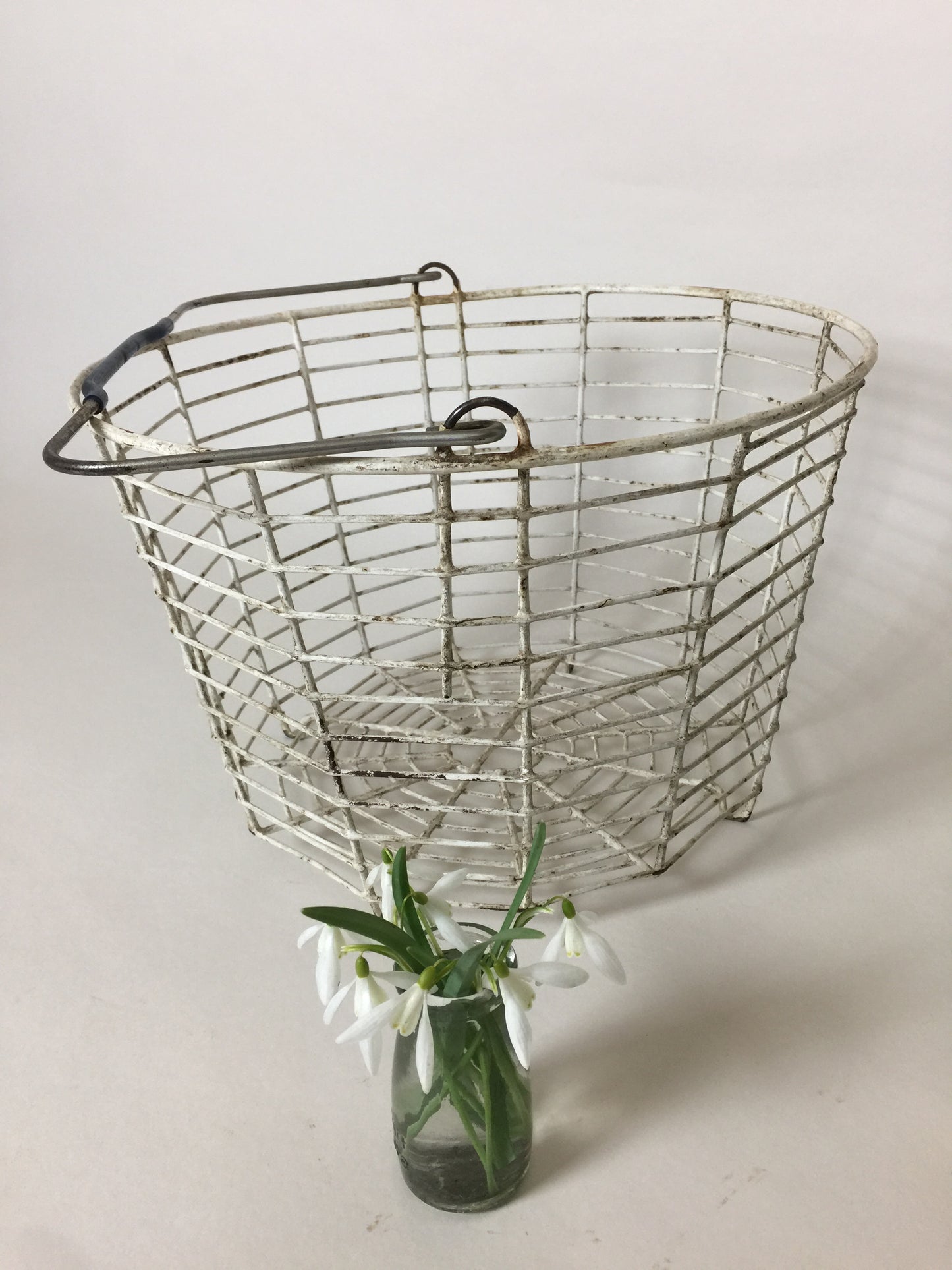 Vacker gammal äggkorg