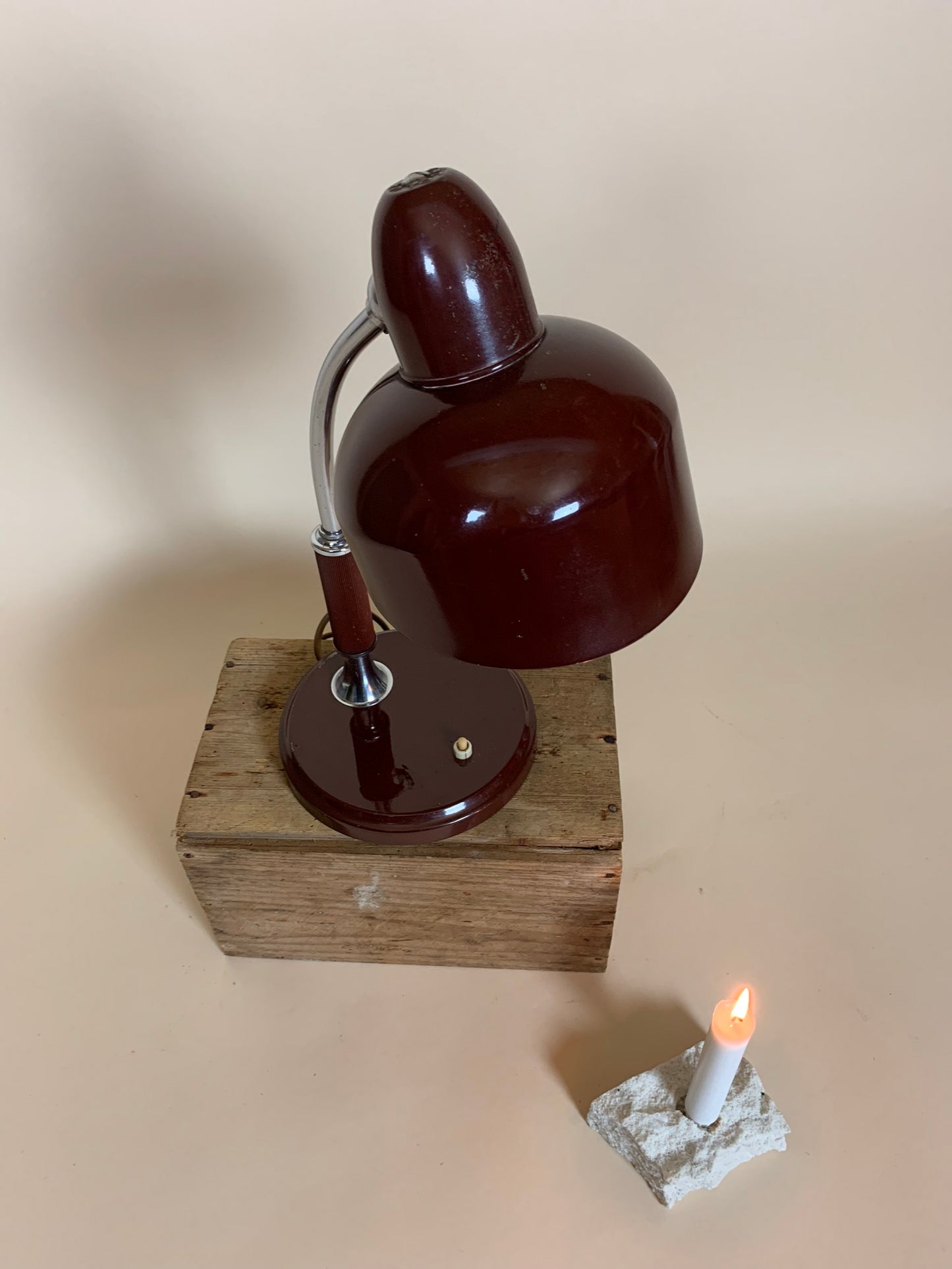 Escolux bordslampa i brunt