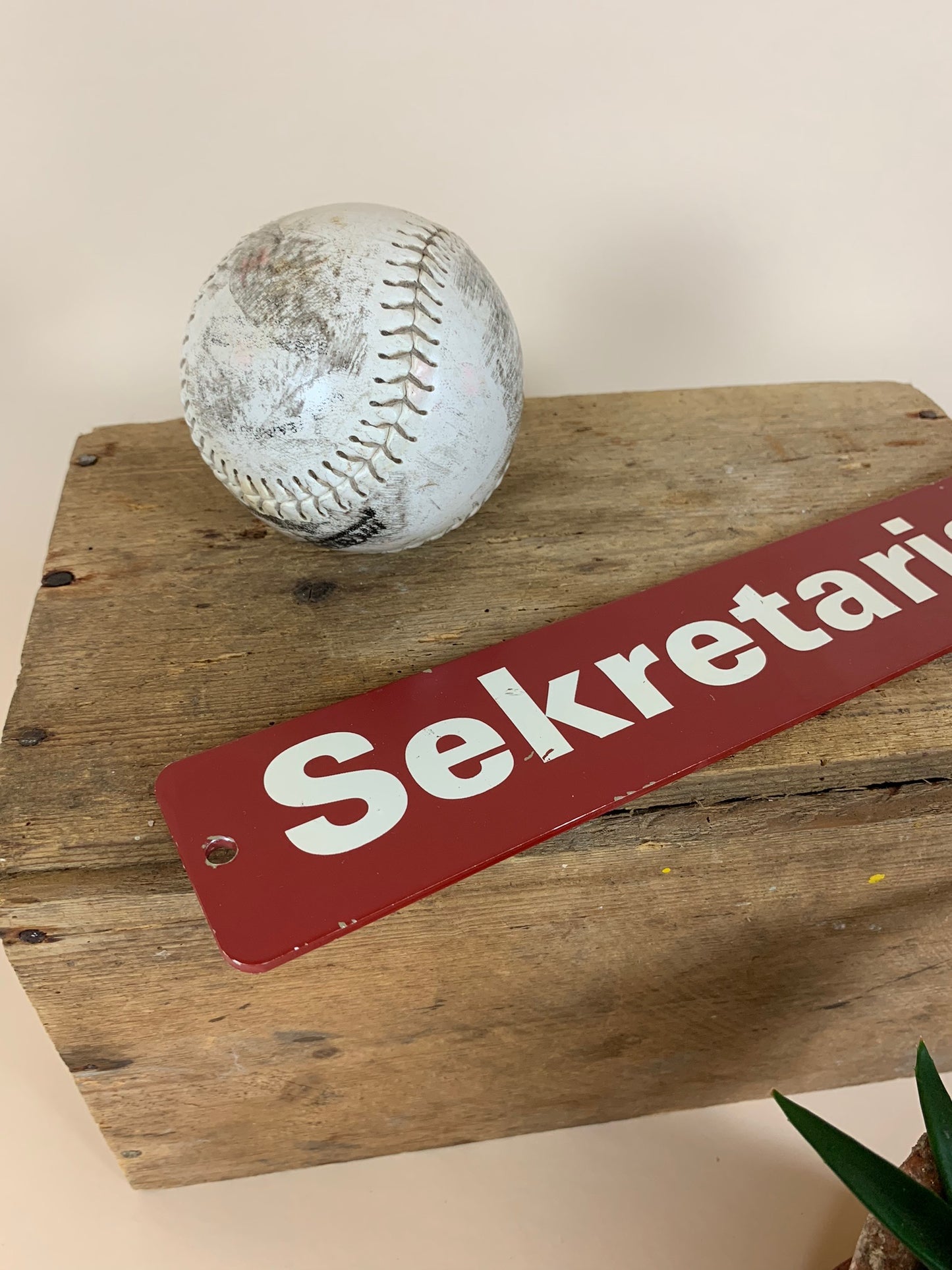Rolig skylt - sekretariat