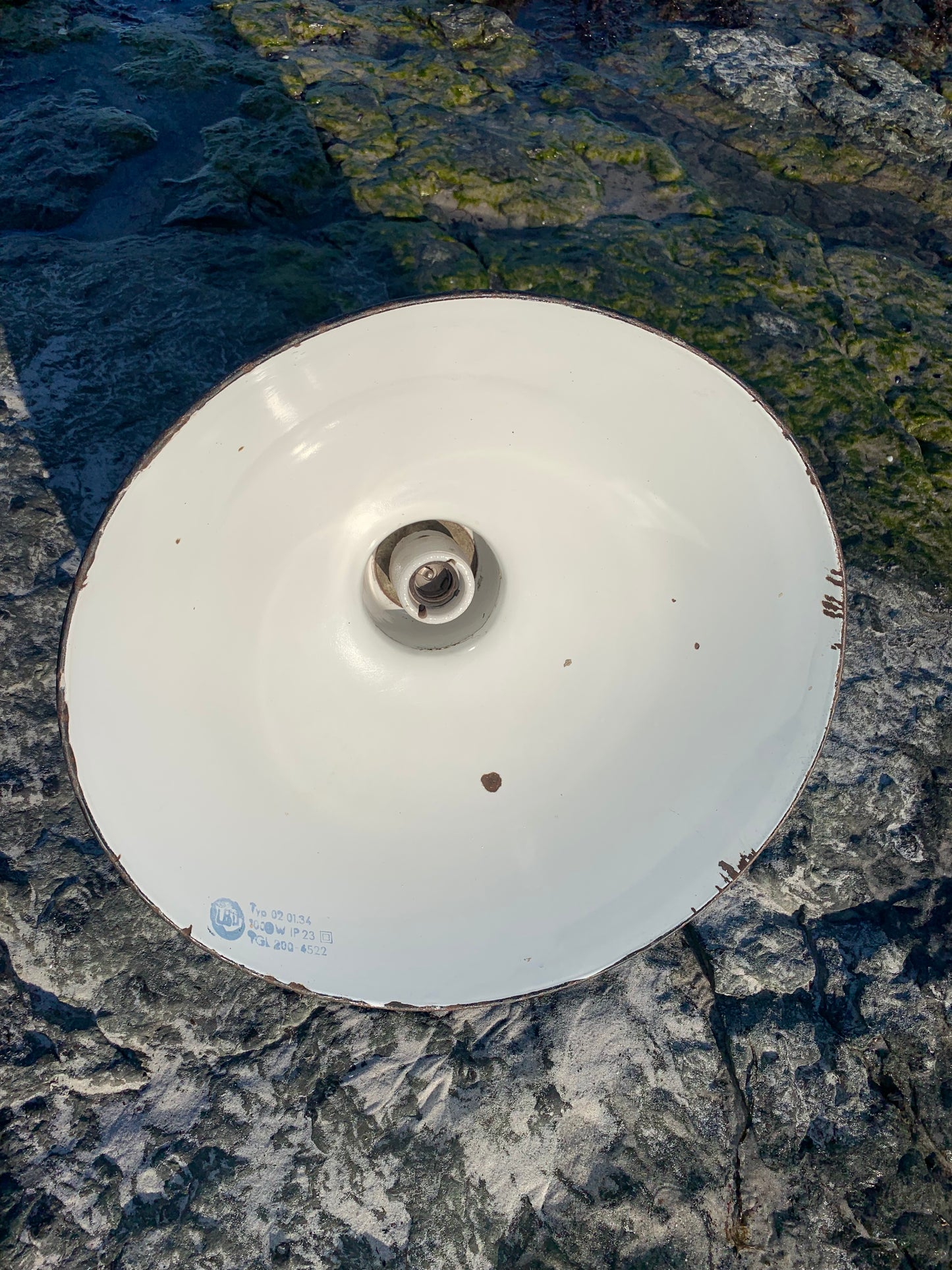 Industriell emaljlampa