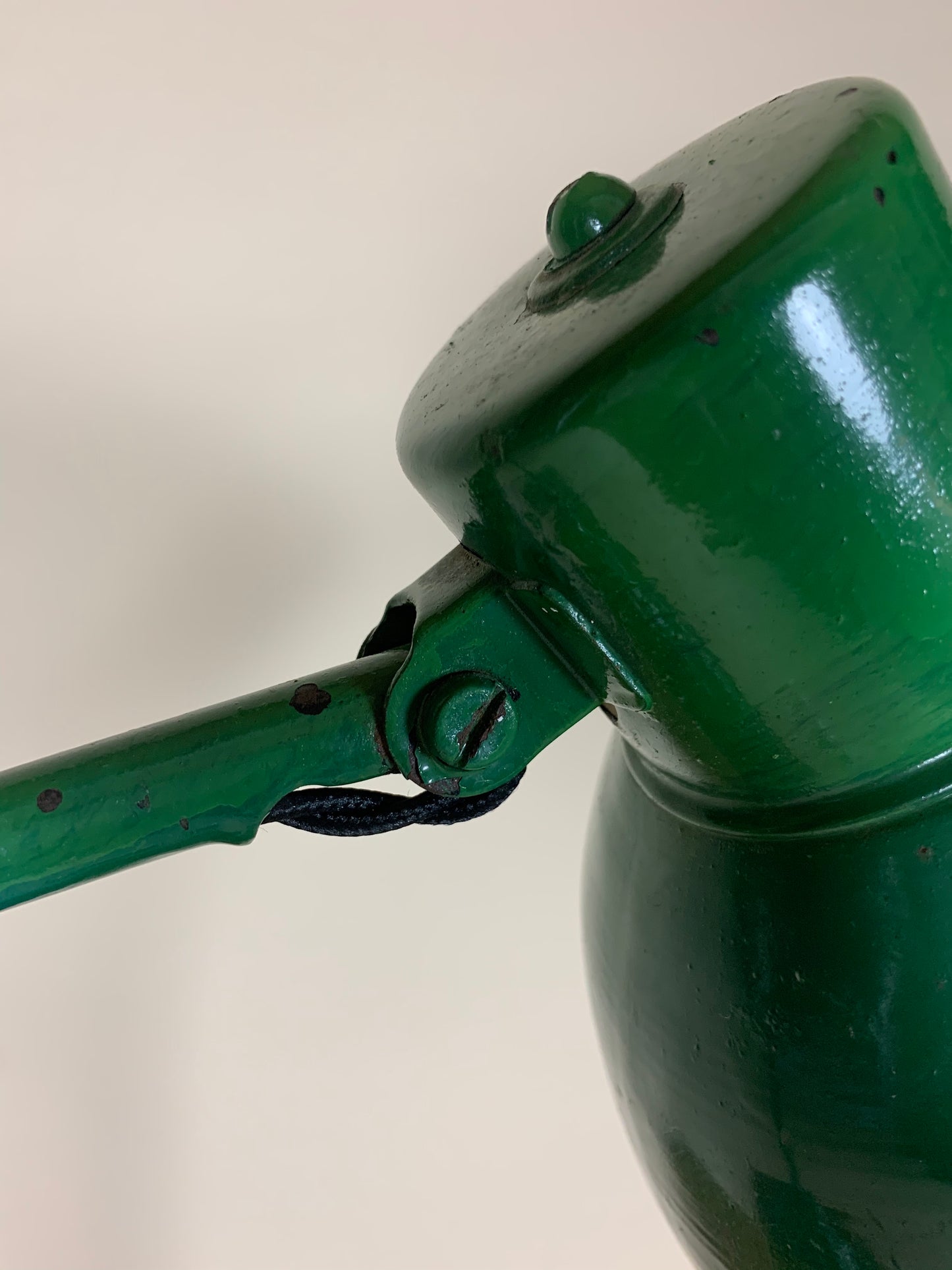 Raw Kandem lampa designad av Marianne Brandt