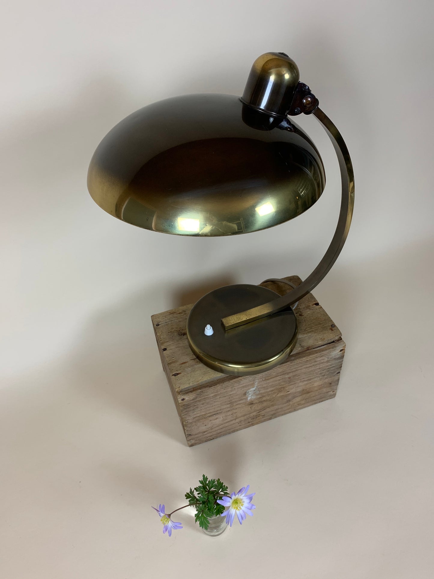 Christian Dell 6750 bordslampa i mörk polerad mässing