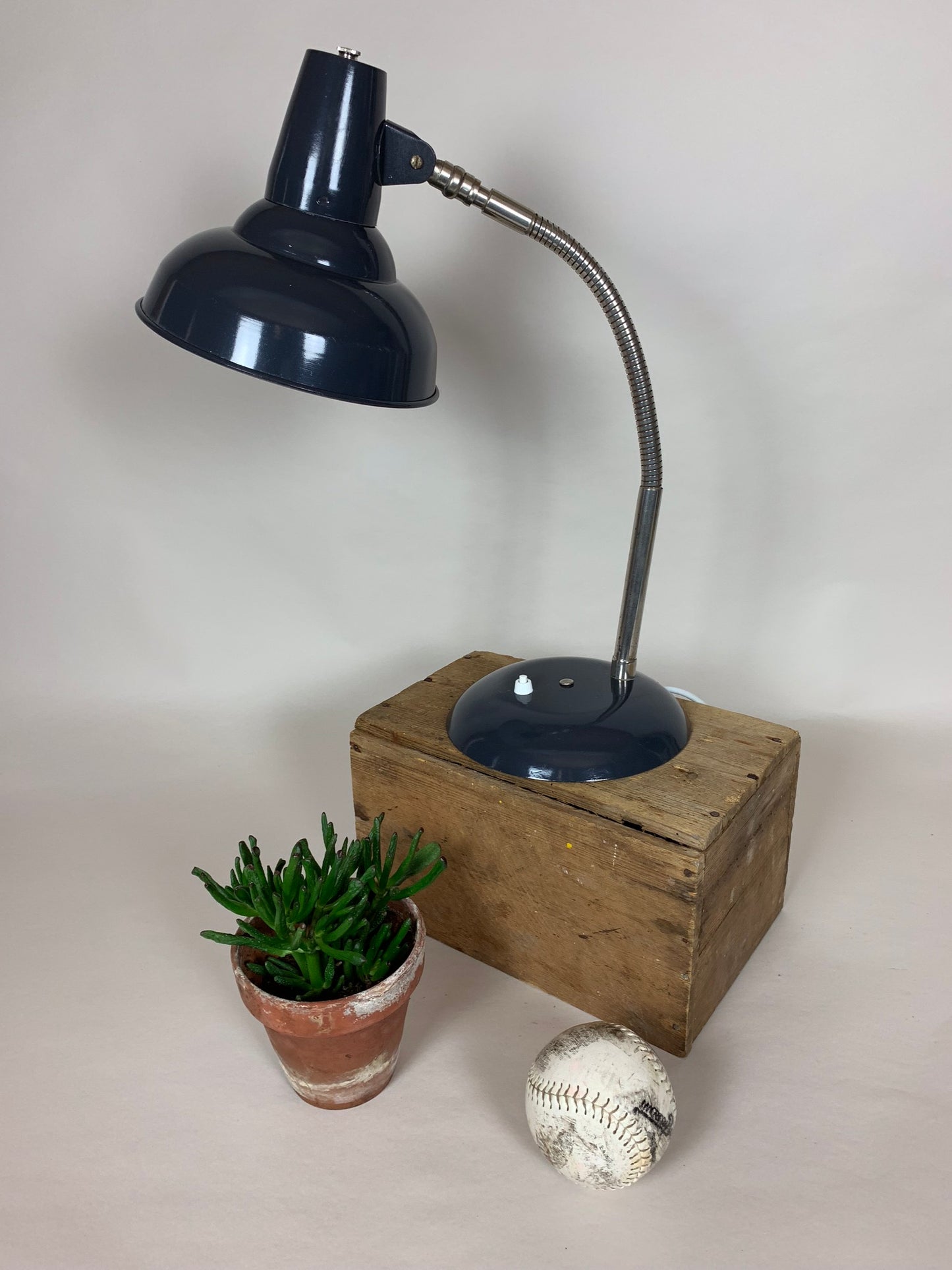 Vacker grå lampa