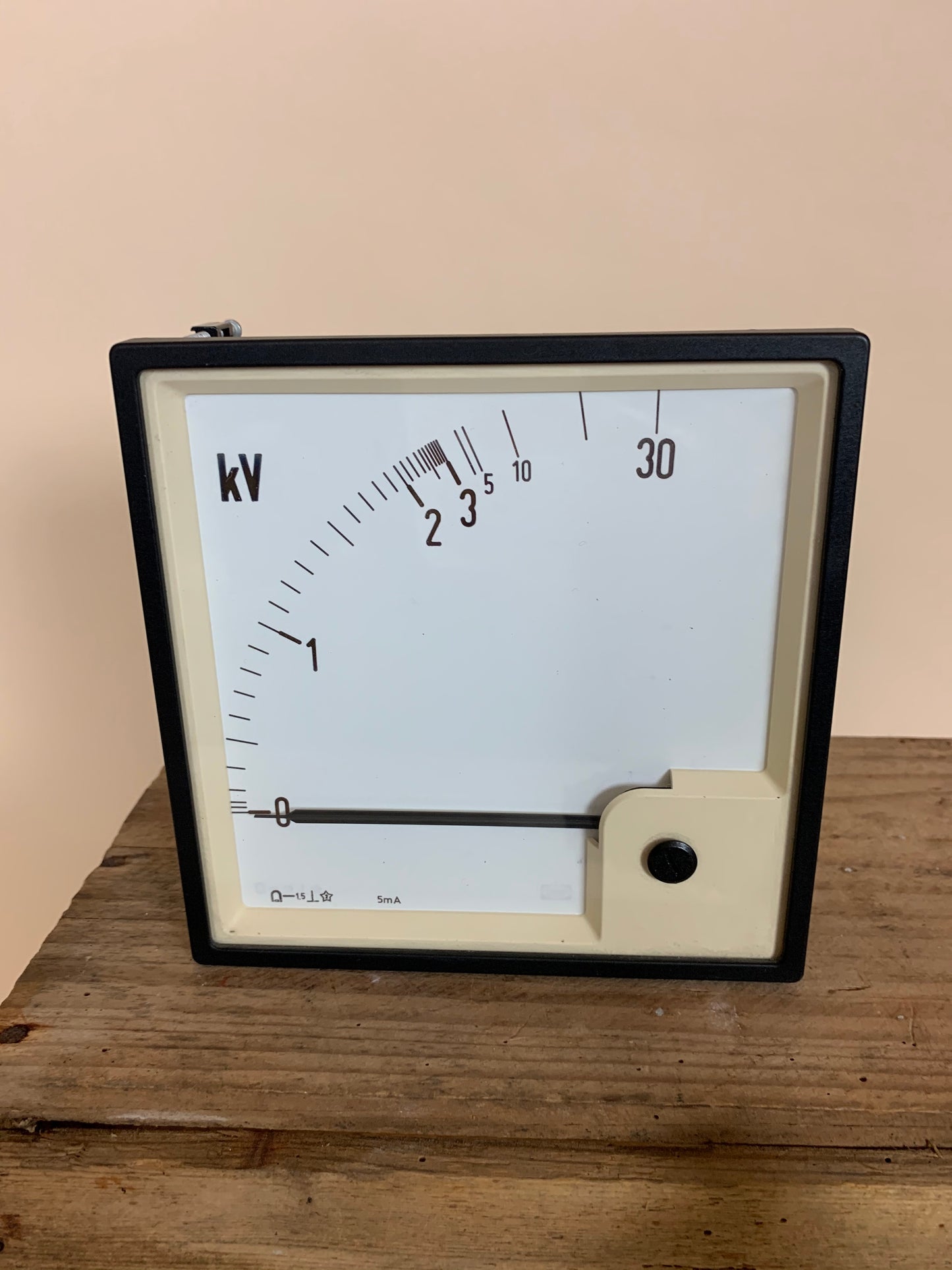 Rå och industriellt mätinstrument