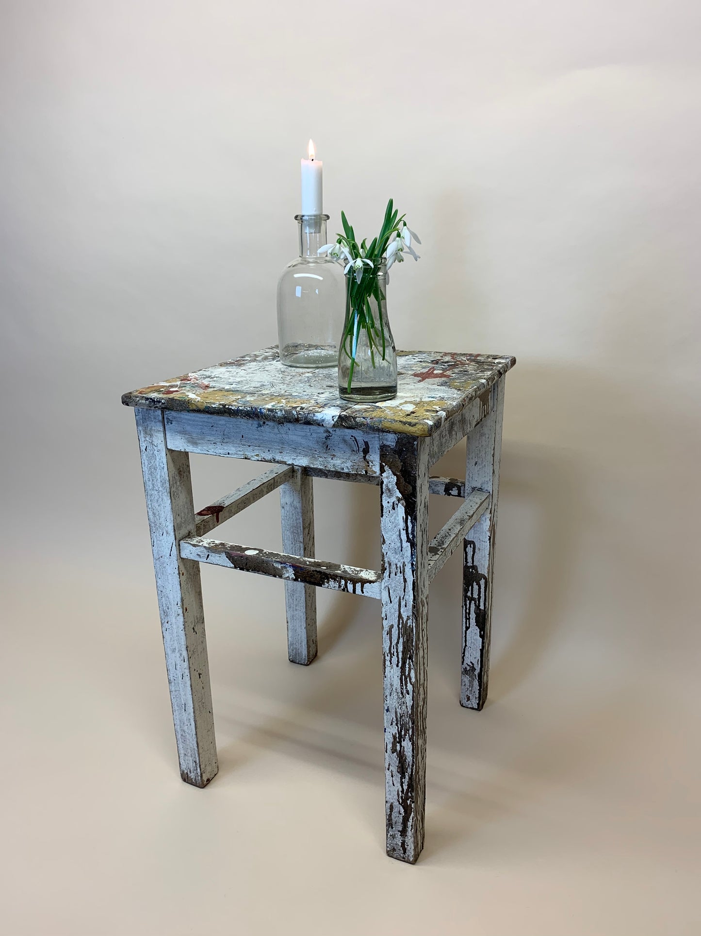 Liten pall med mycket vacker patina