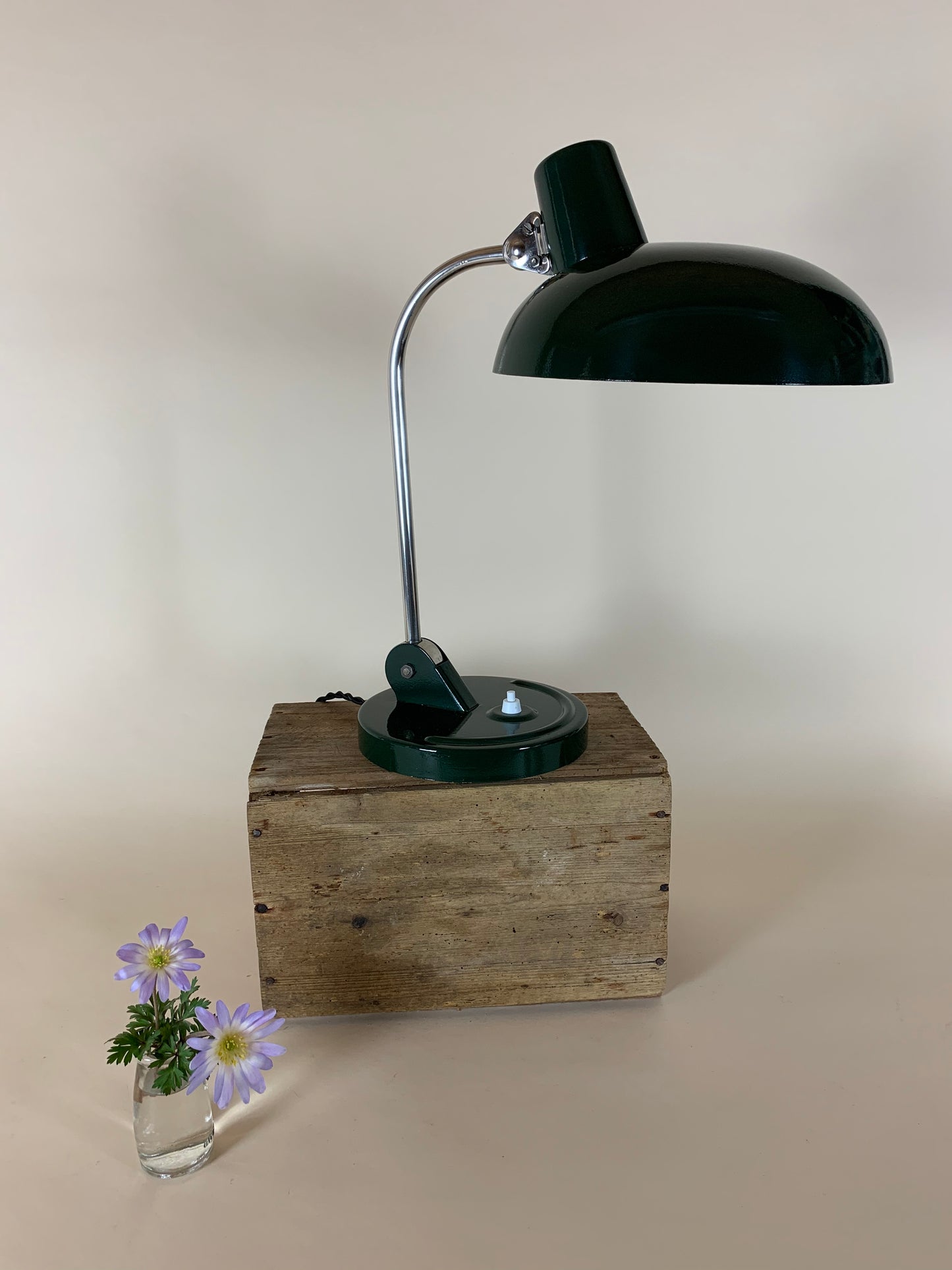 Bordslampa designad av Christian Dell för Koranda