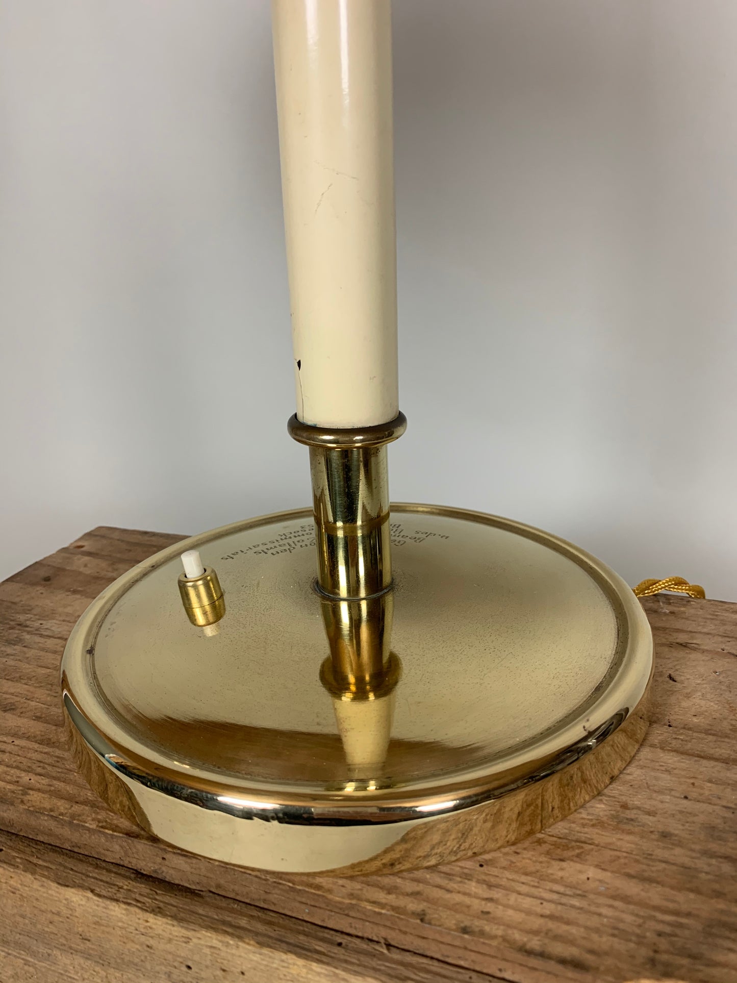 Vintage lampa med bakelitskärm