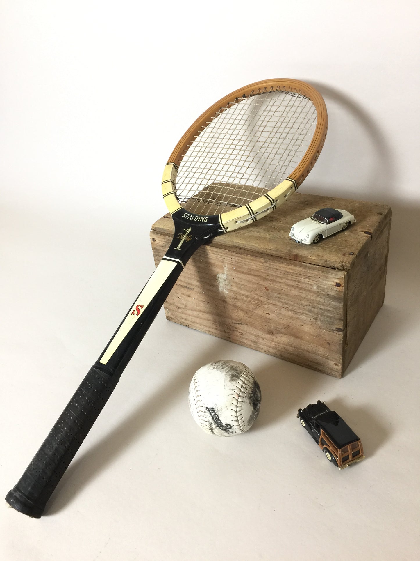 Vacker gammal tennisracket
