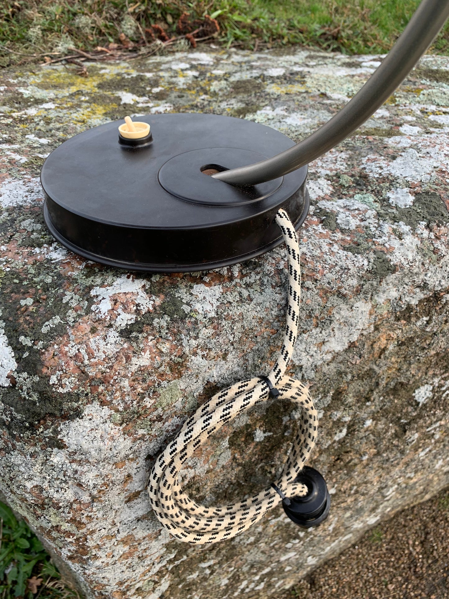 Helion vintage lampa i bakelit
