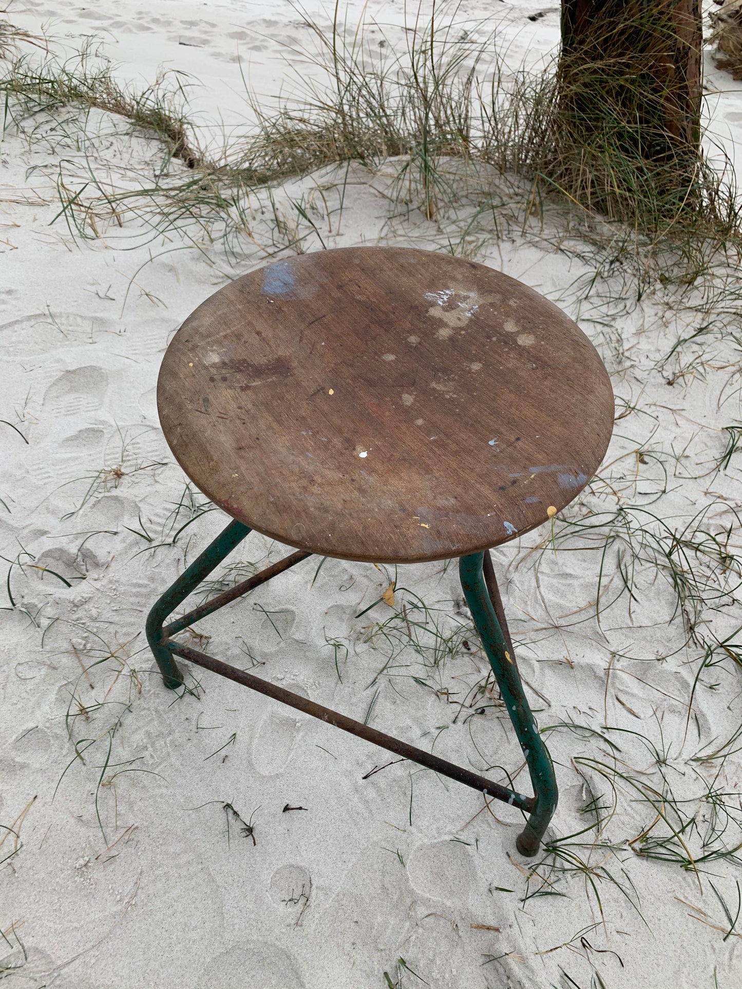 Industriell pall med mycket patina