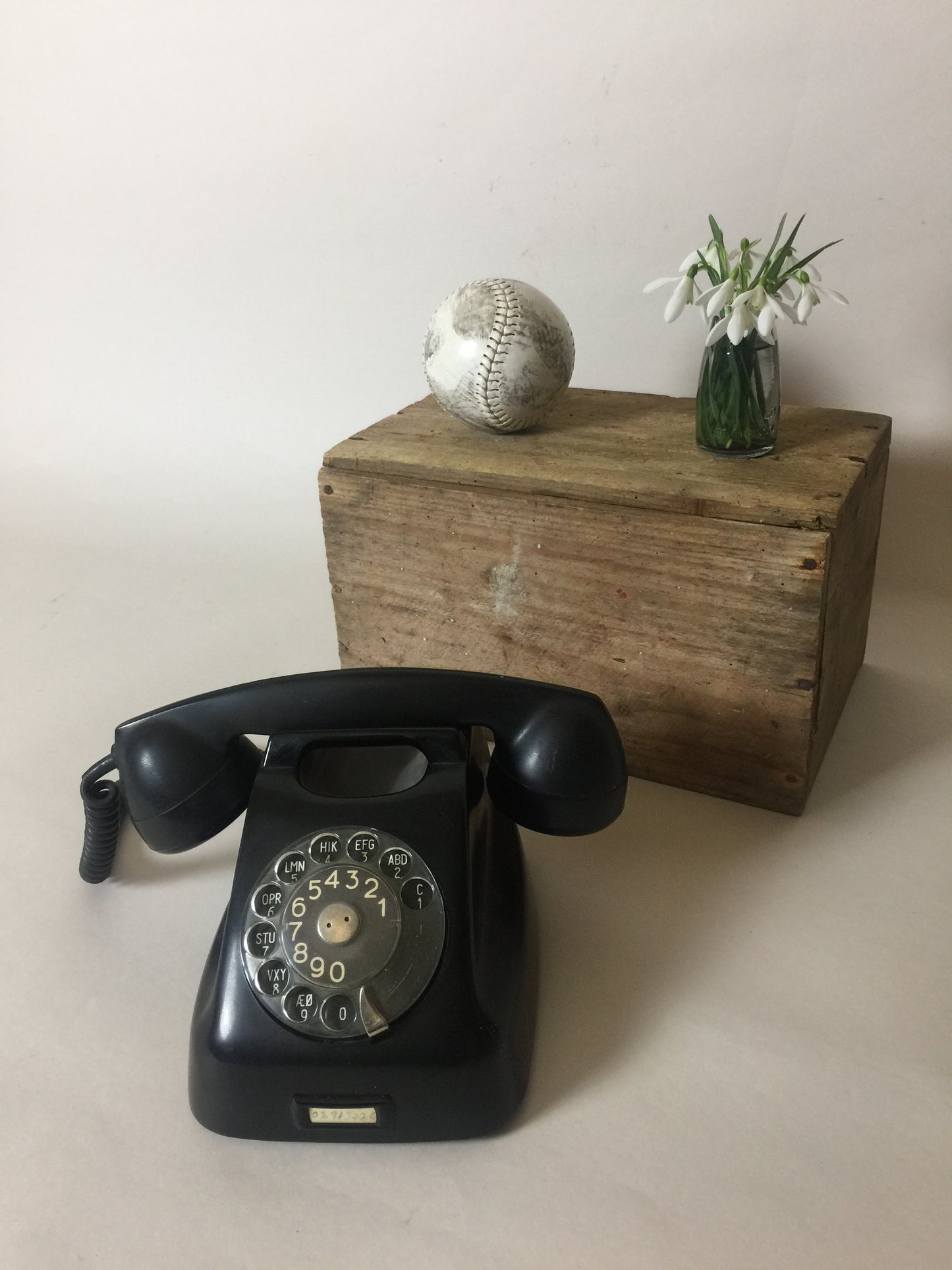 Gammal svart telefon