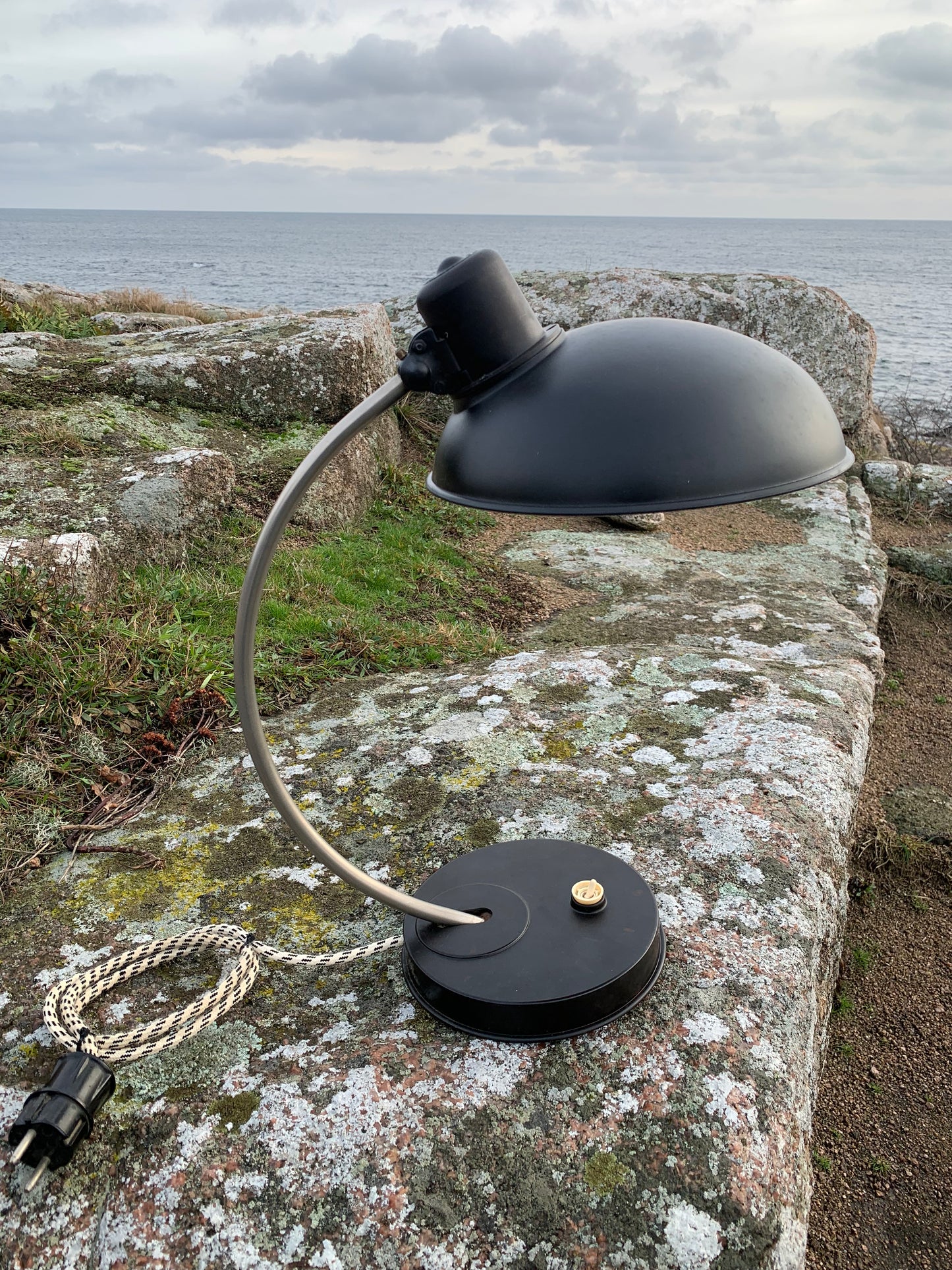 Helion vintage lampa i bakelit
