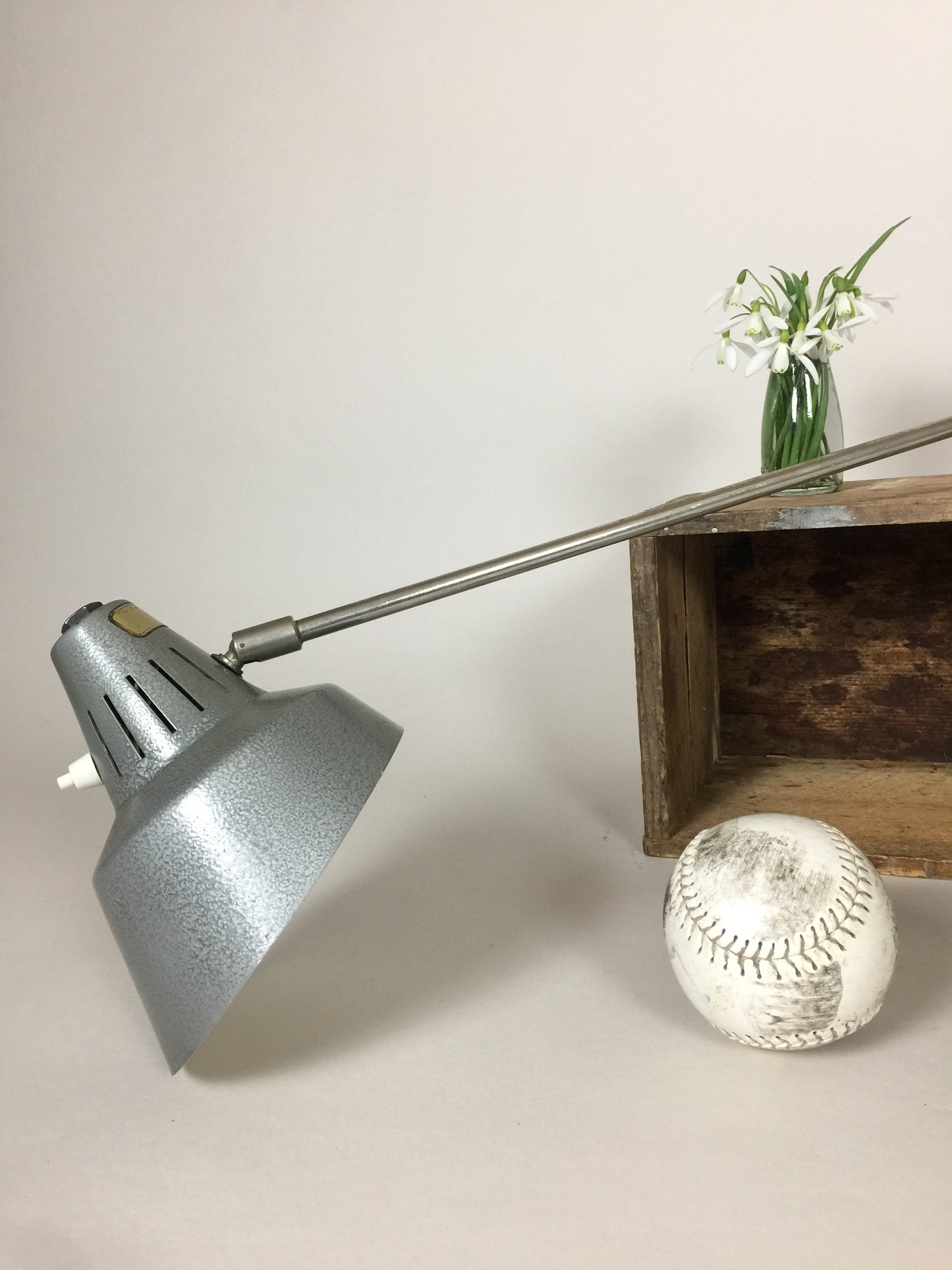 Vacker och charmig fransk skrivbordslampa