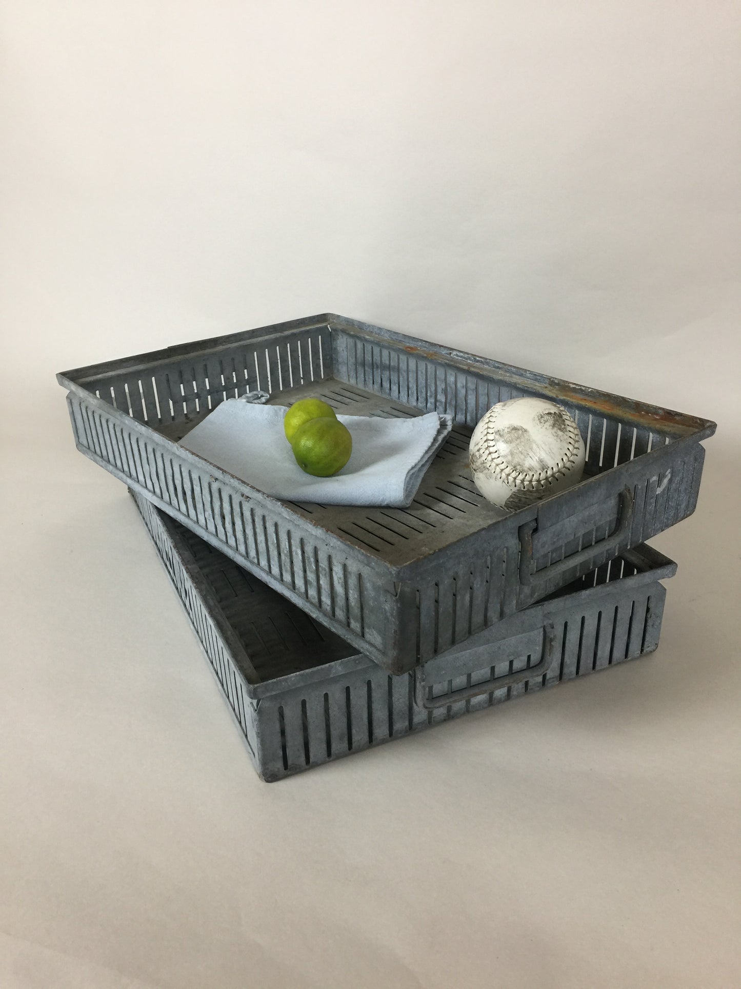 Rå och läcker metallfodral (Priset är per styck)