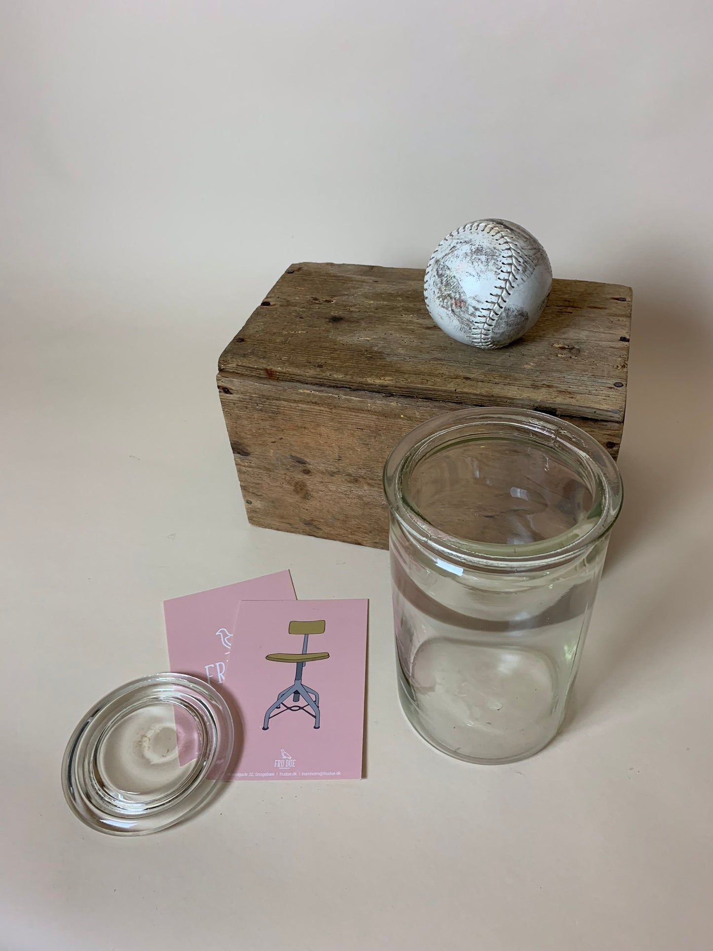 Stort sjudande glas med lock