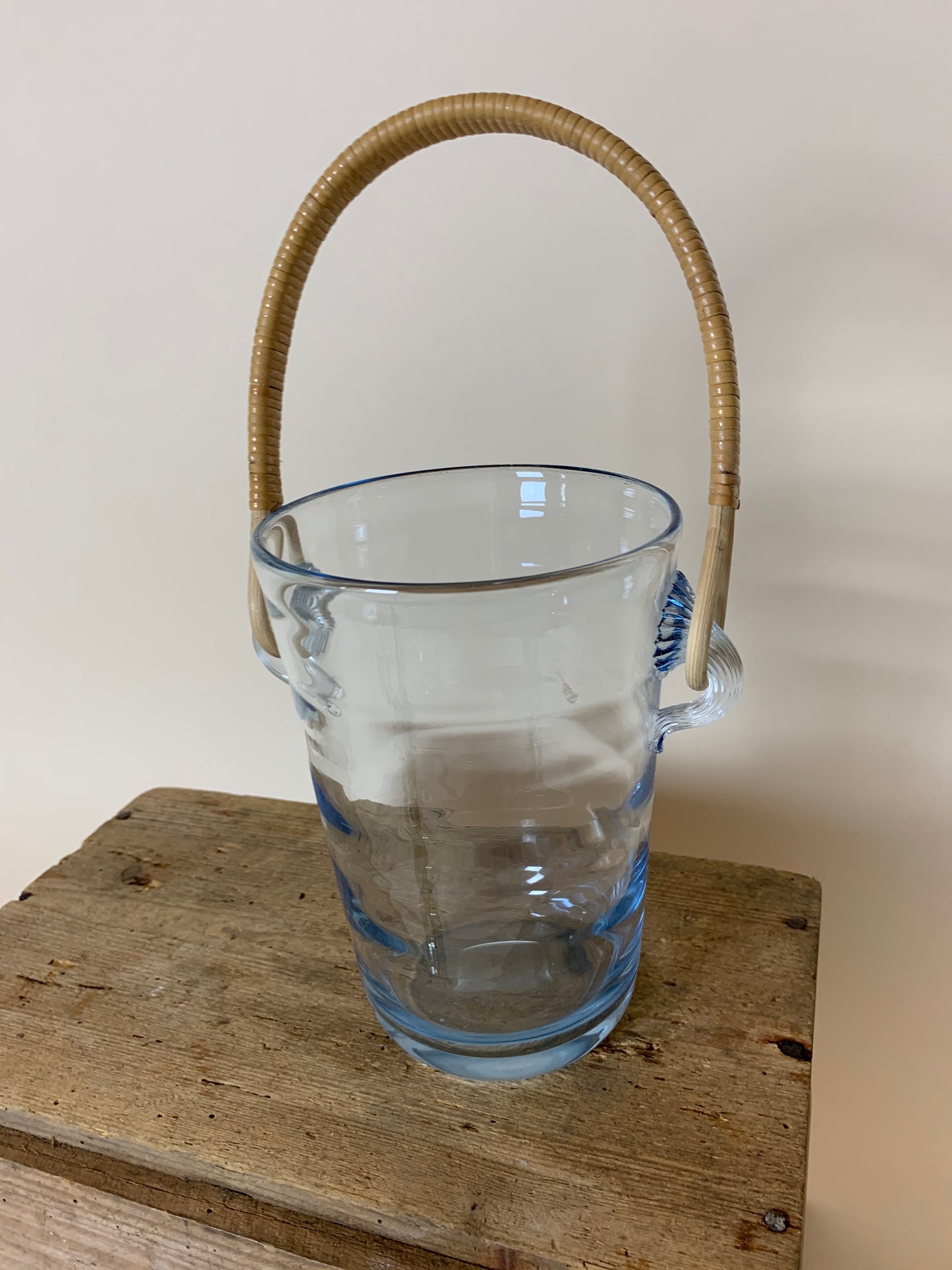 Ishink från Holmegaard i glas med handtag