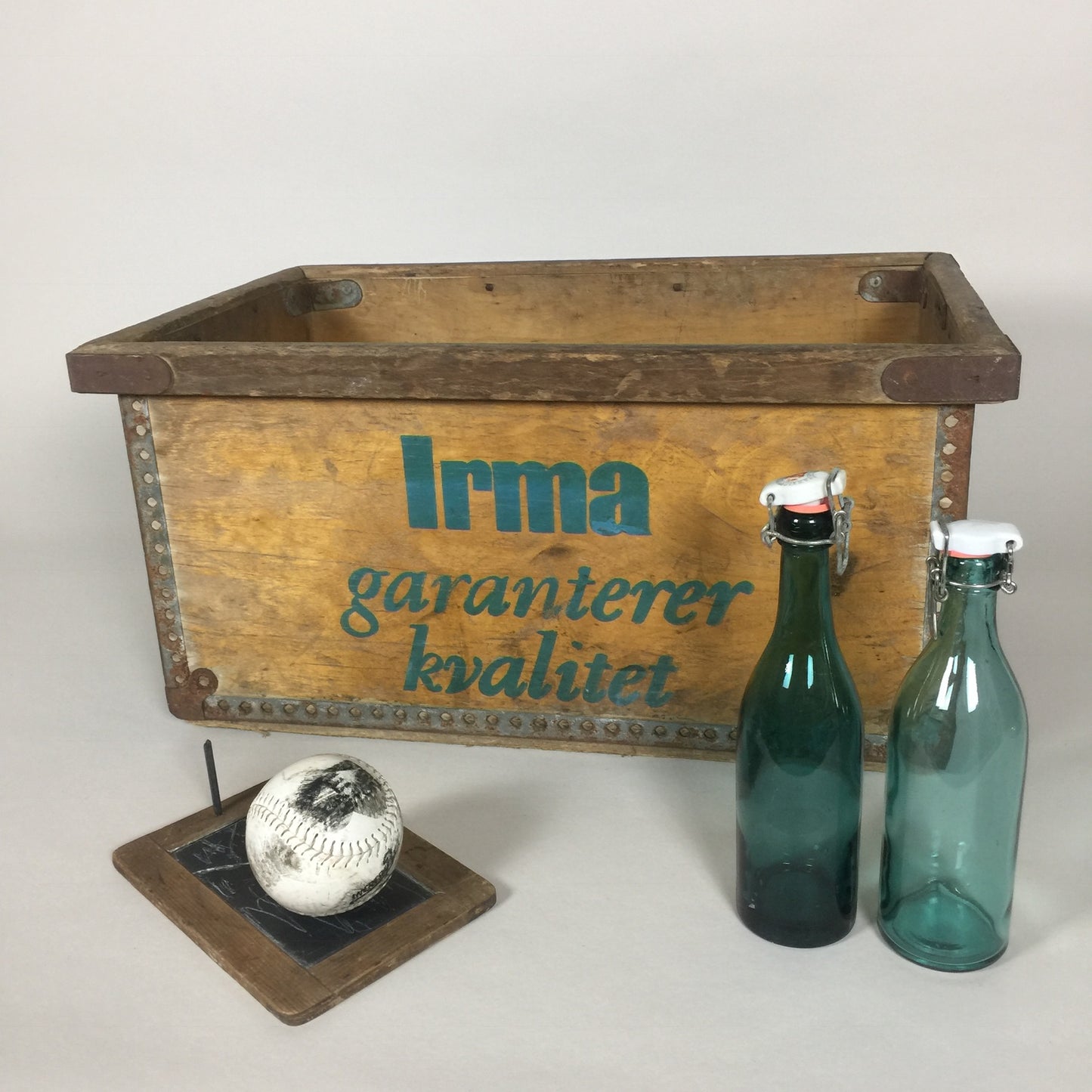 Rolig och stor trälåda från Irma