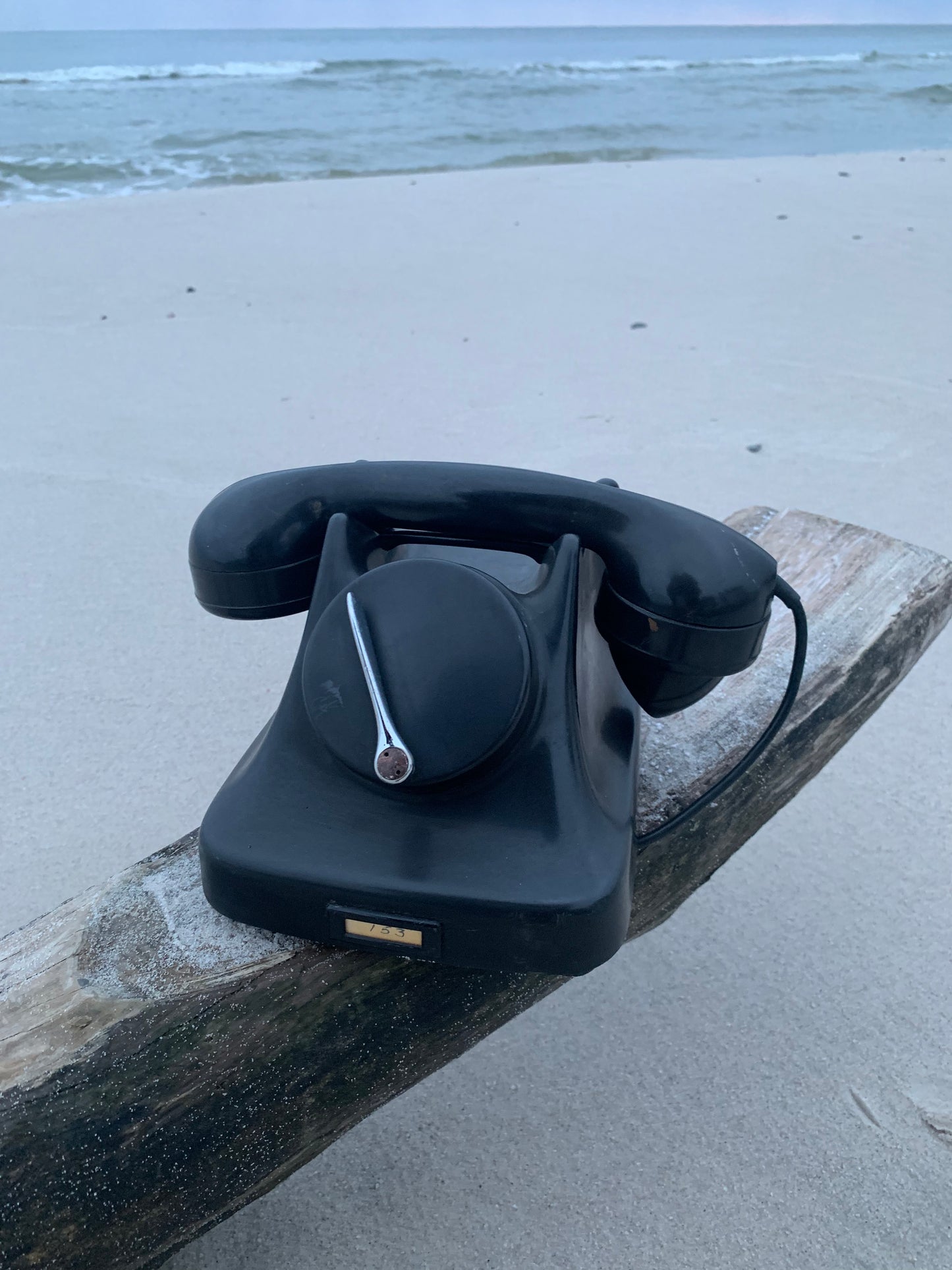 Svart bakelittelefon