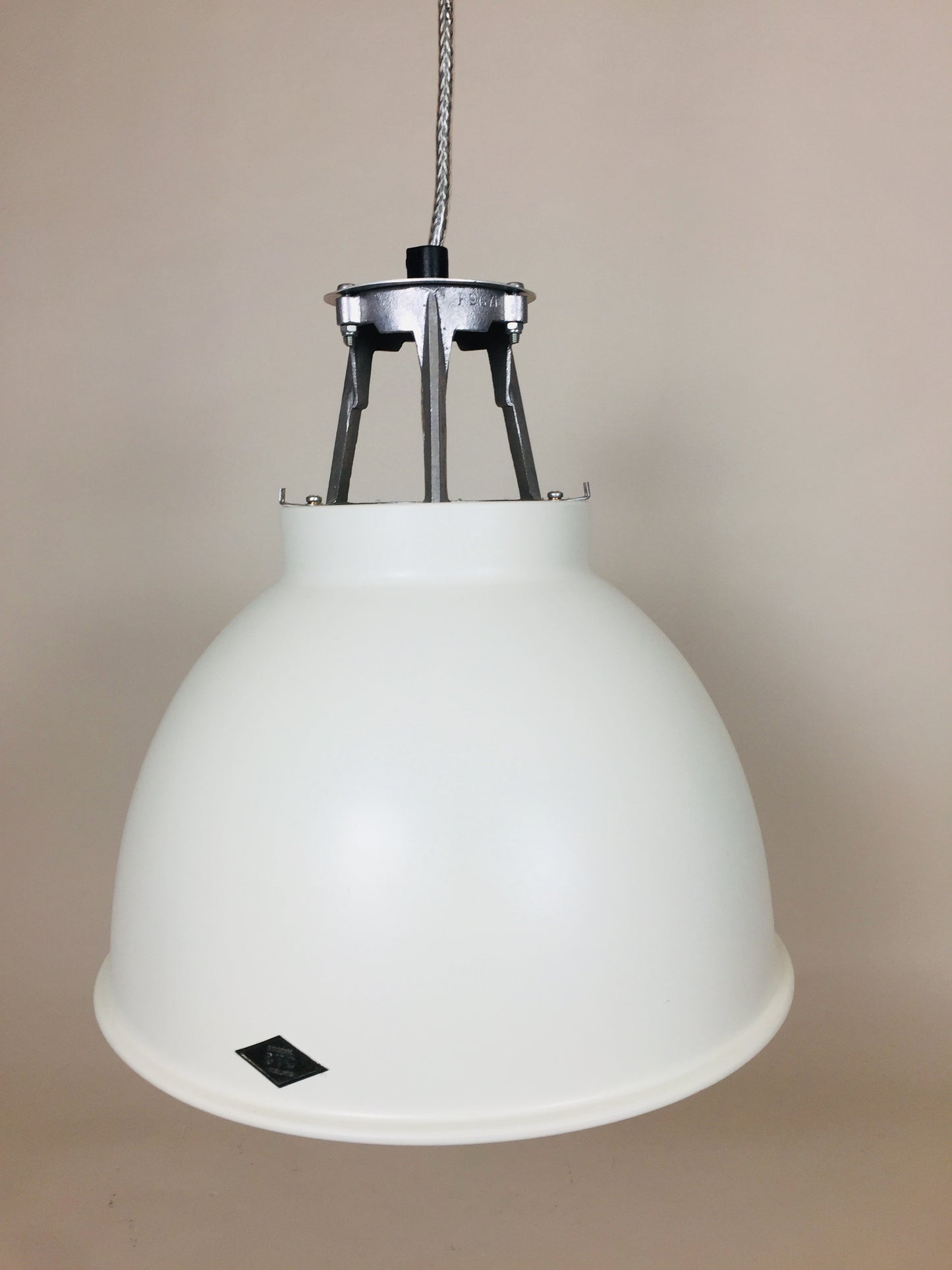 Btc lampa vit med guld - Titan